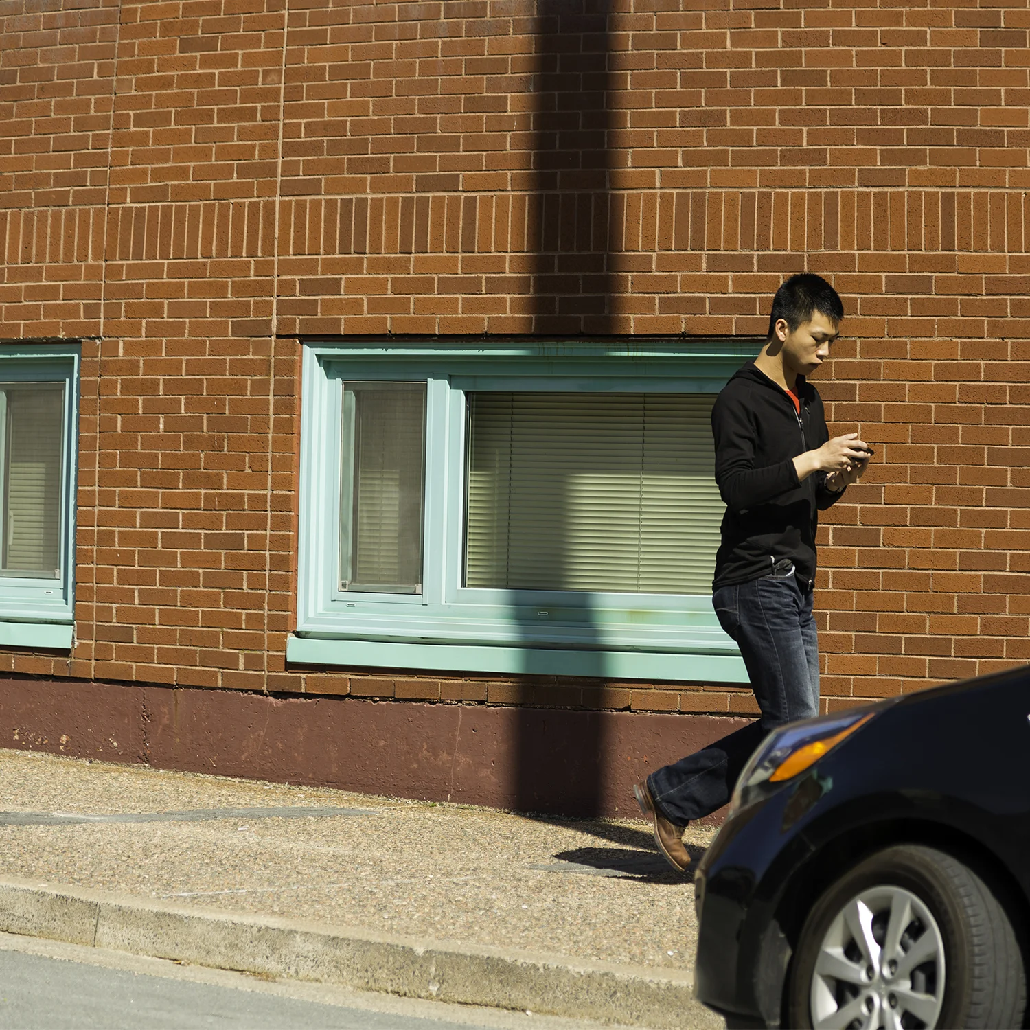 Look Up Guy on Street!