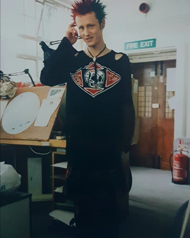 Me standing at my old animation desk at the amazing @ulimeyeranim8 studio many many moons ago! Still using those same  lamps though! I handstitched the skull design on the old Boy London/Seds top.  #animation #2danimation #rufusdayglo #ulimeyer #comi