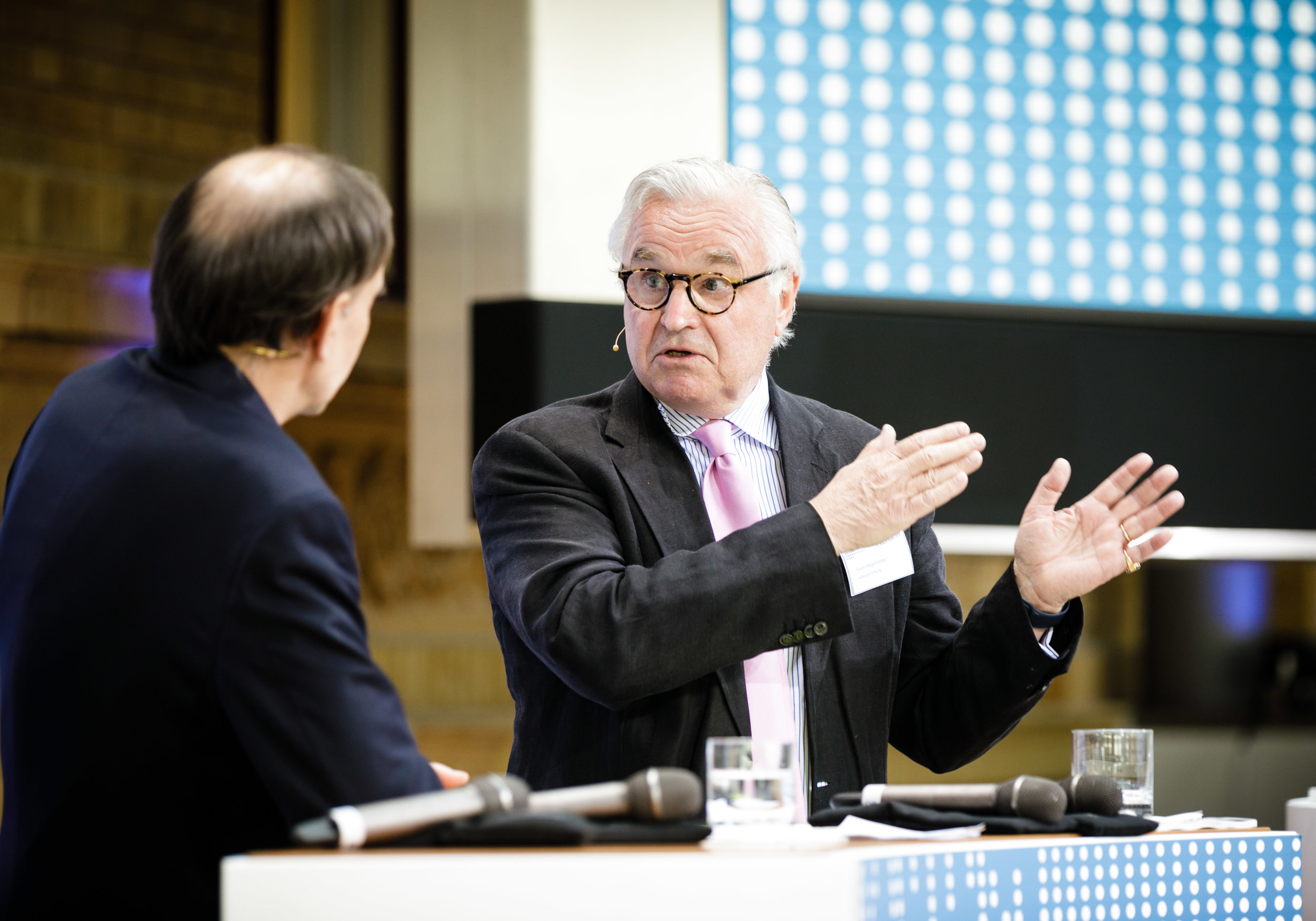 SVEN HAGströmer im Gespräch mit uwe-Jean heuser. Foto: Reinaldo coddou h für die initiative chefsache