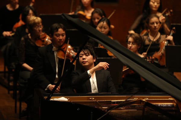 LANGLANG-articleLarge.jpg
