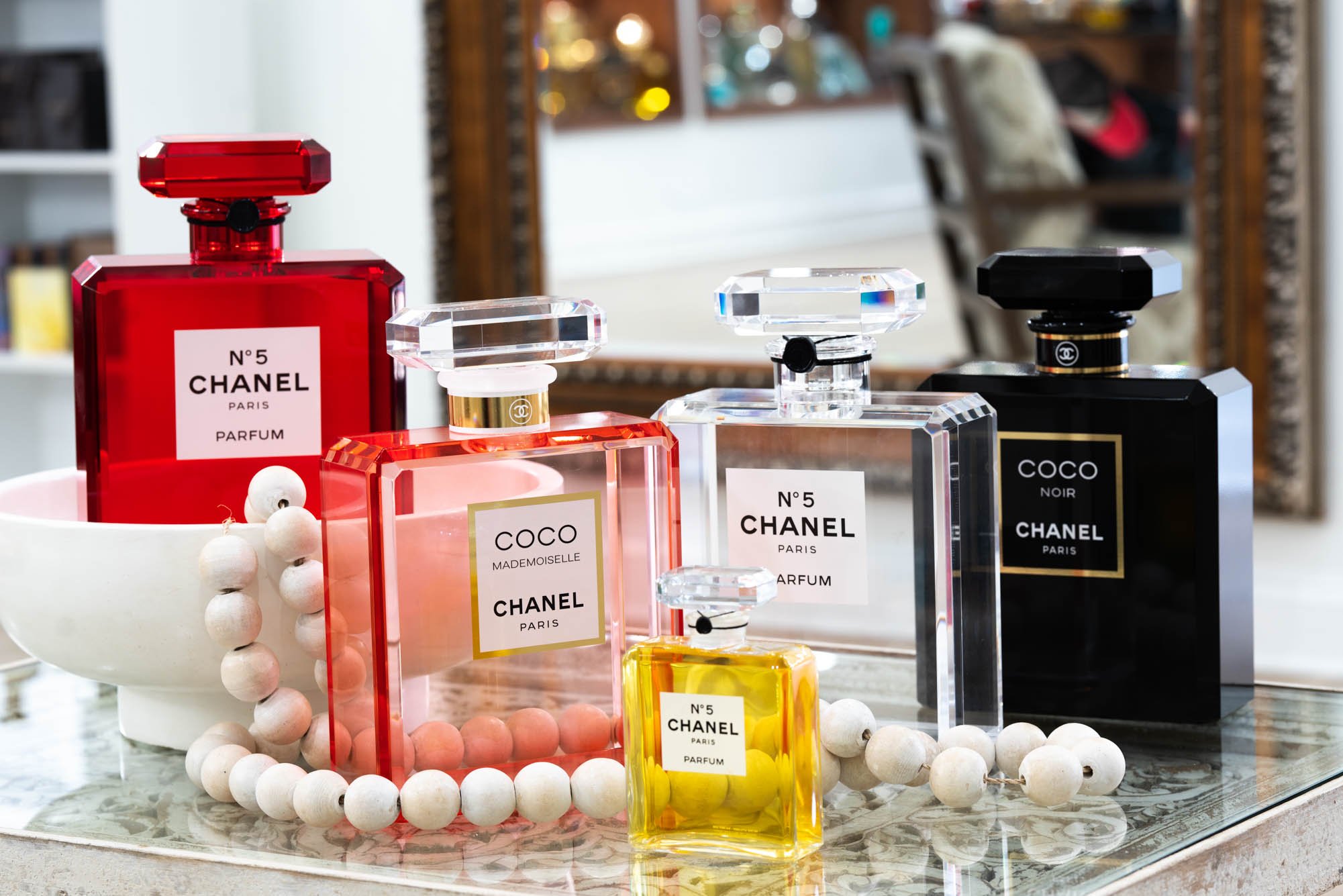 Шанель яблоко духи. Фактис Шанель. Духи Шанель. Chanel Perfume. Коллекция Шанель духи.