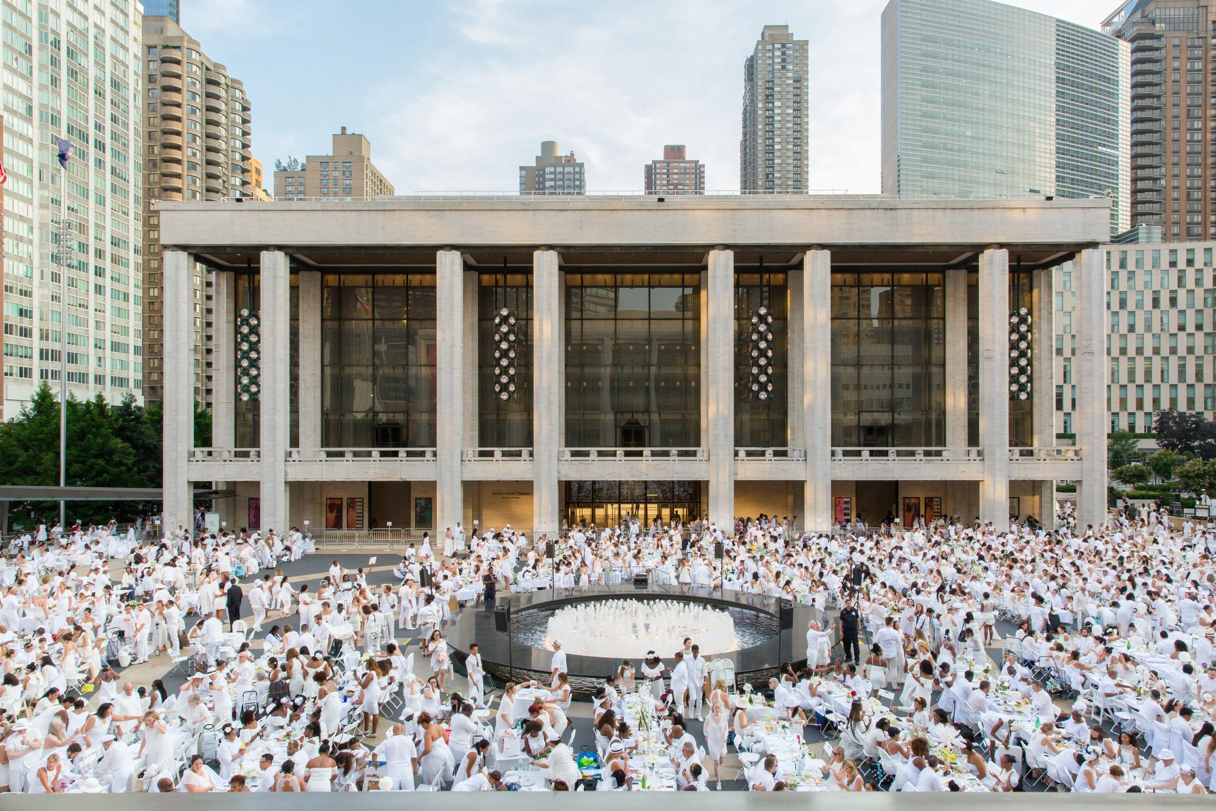 Le Dîner en Blanc Returns to NYC for 10th Anniversary