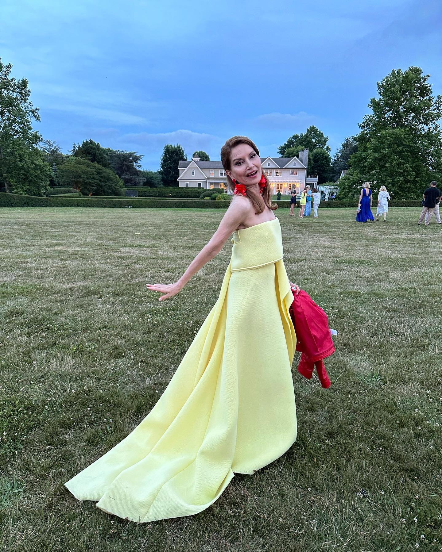 One of the most well-known summer social gatherings in the Hamptons, the 19th Annual Hamptons Happening was attended by more than 300 people and hosted by the @waxmancancer. Hosts Kenneth and Maria Fishel's stunning Bridgehampton mansion served as th