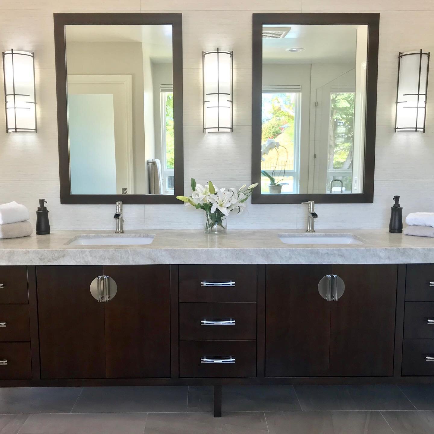 Wouldn&rsquo;t mind a zen master bathroom experience right now. Swipe to see the before .....not as relaxing.  TGIF.
#zenbathroom #spabathroom #bathroomremodel