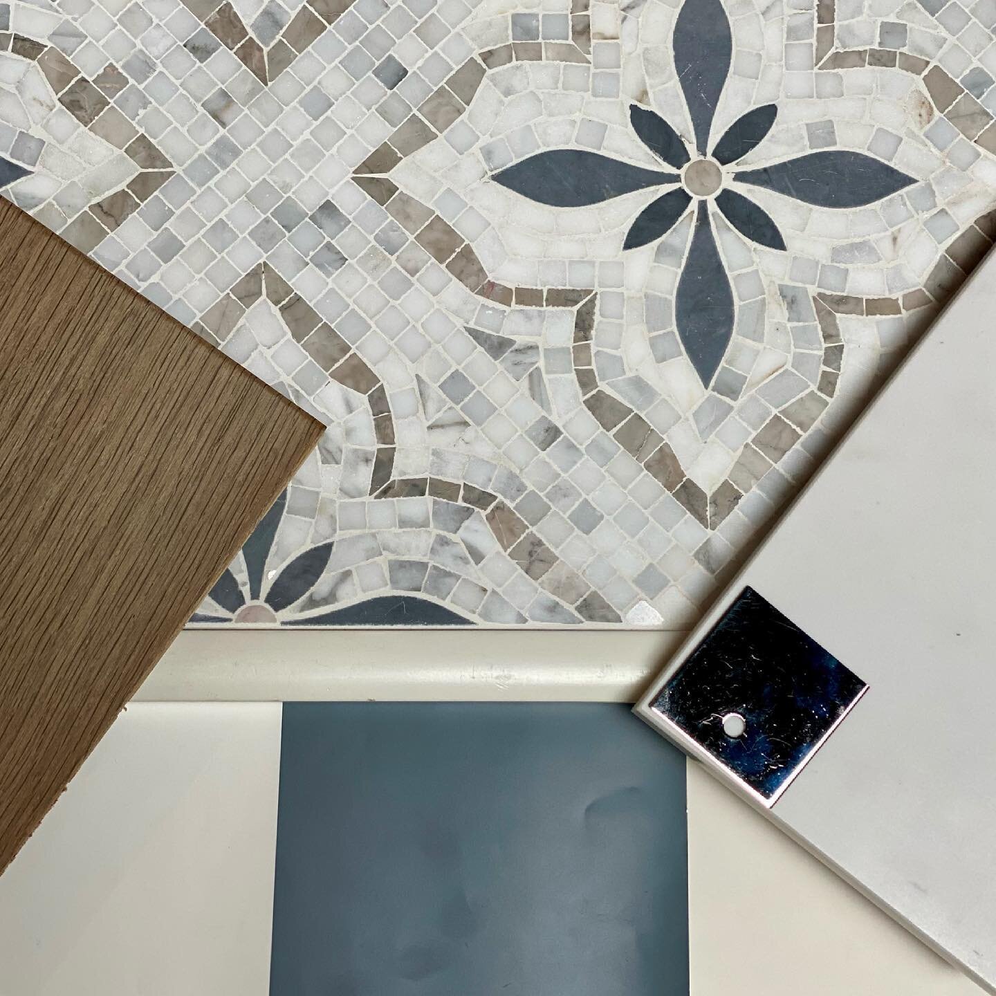 Love at first sight! We walked in with the blue and white cabinet colors and wood floor color, @eurotileart instantly suggested this amazing tile, and that was it&hellip;..a match made in heaven! No need to look at anything else.
#sandiegointeriordes