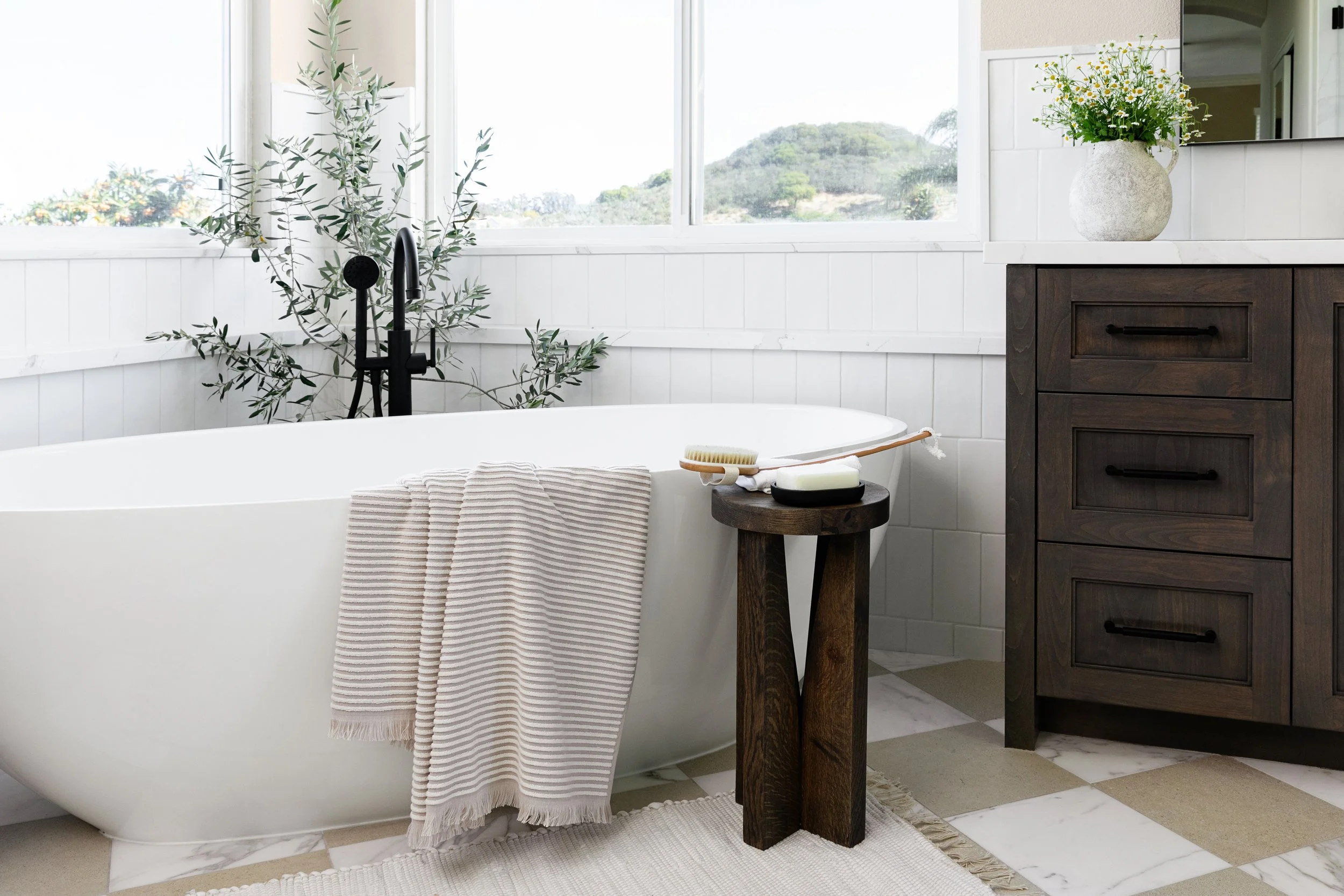 BATH1- Large Bathroom 5.jpg
