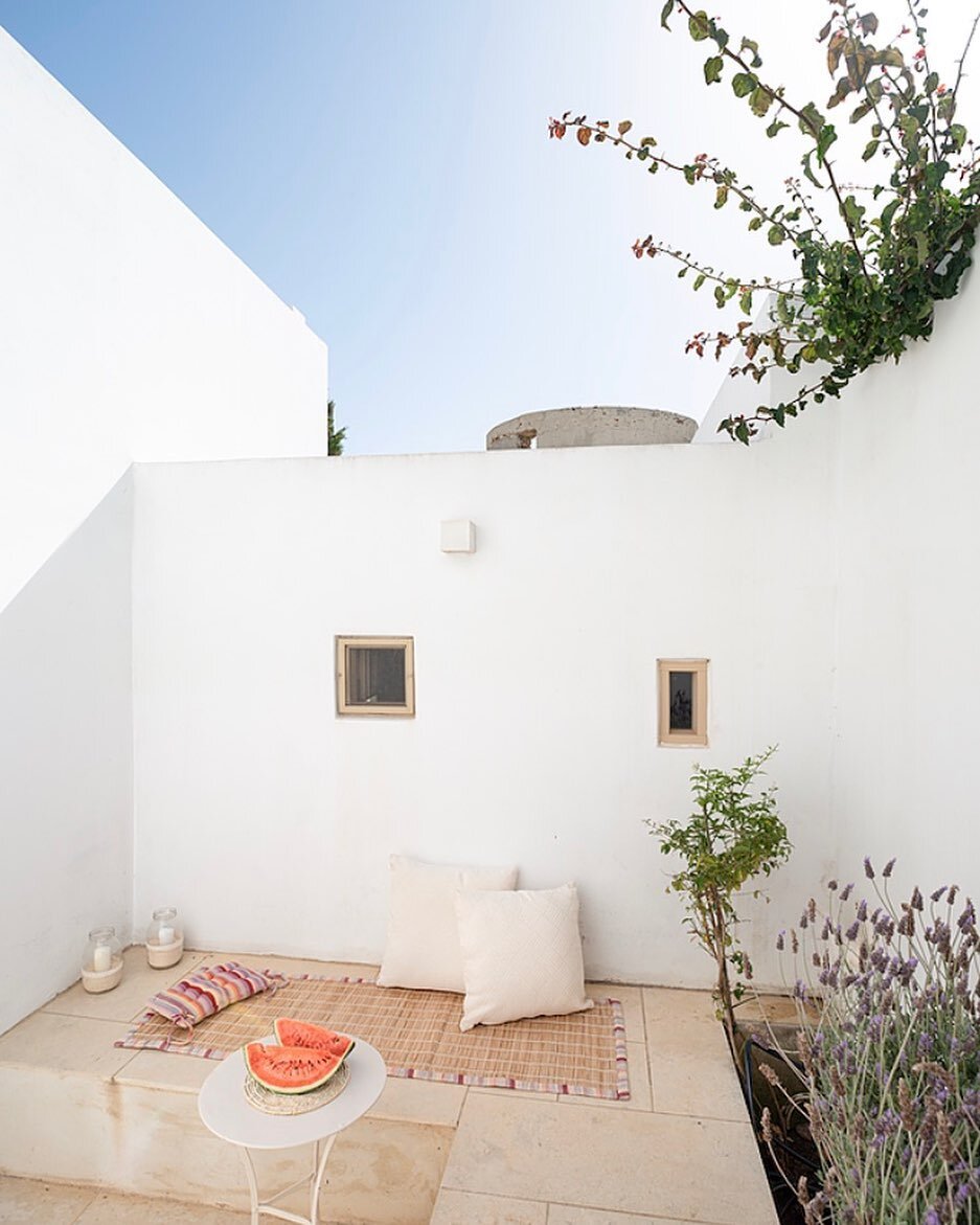When you want to enjoy your watermelon alone, because it is too delicious to share the moment. 😝 #watermelon #feellikehomeantiparos #watermelonseason #antiparos #innyard #mediterranearchitecture #antiparosisland #antiparoslove #cycladicarchitecture 