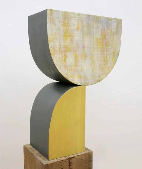 Knoll 18 x 9 x 28 inches