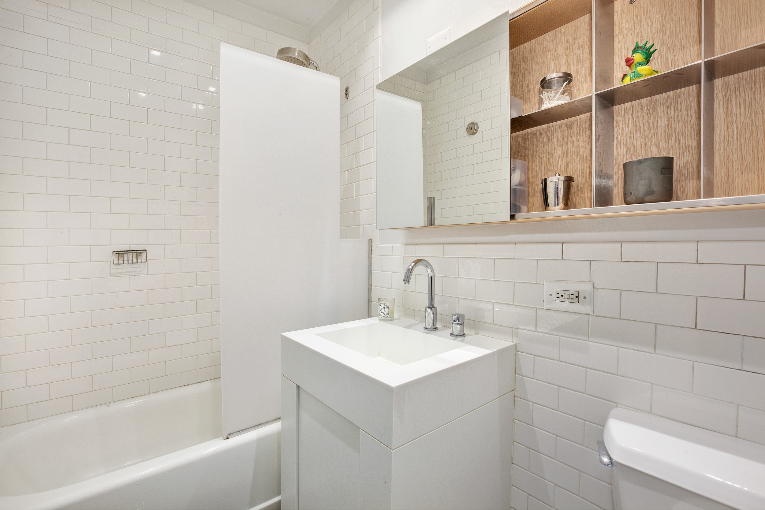 20160804_99johnst1106-dh_bath.jpg