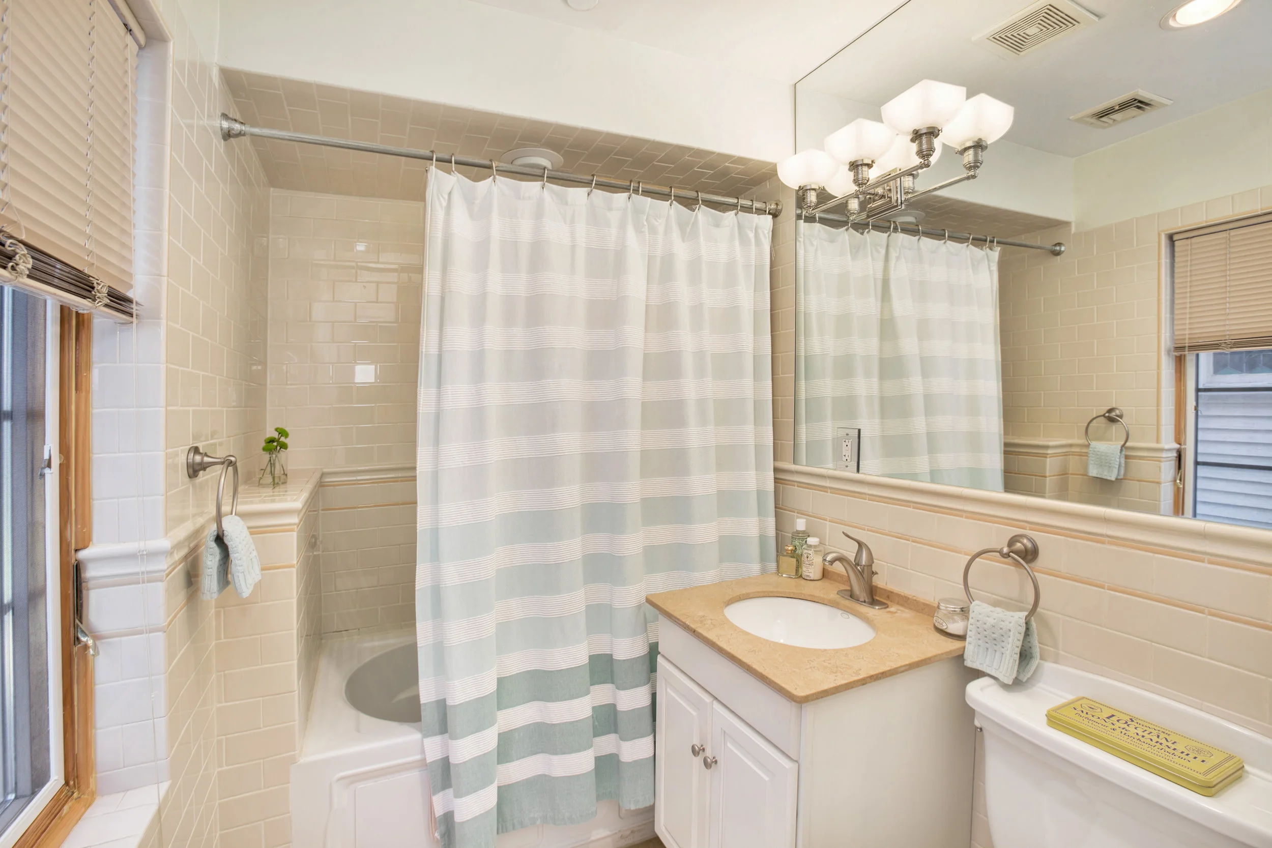 734e5th2r-bath.jpg