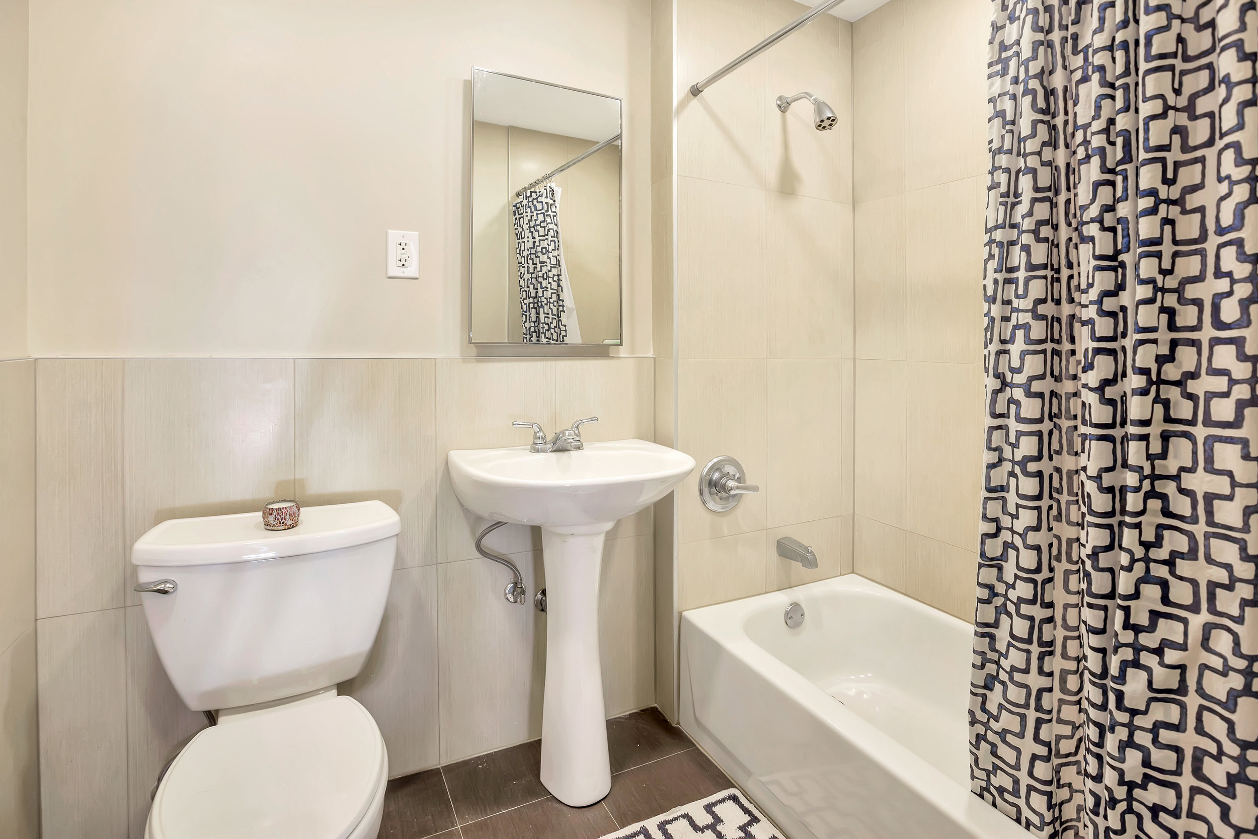 20161110-2360amsterdam6a-dh_bath.jpg