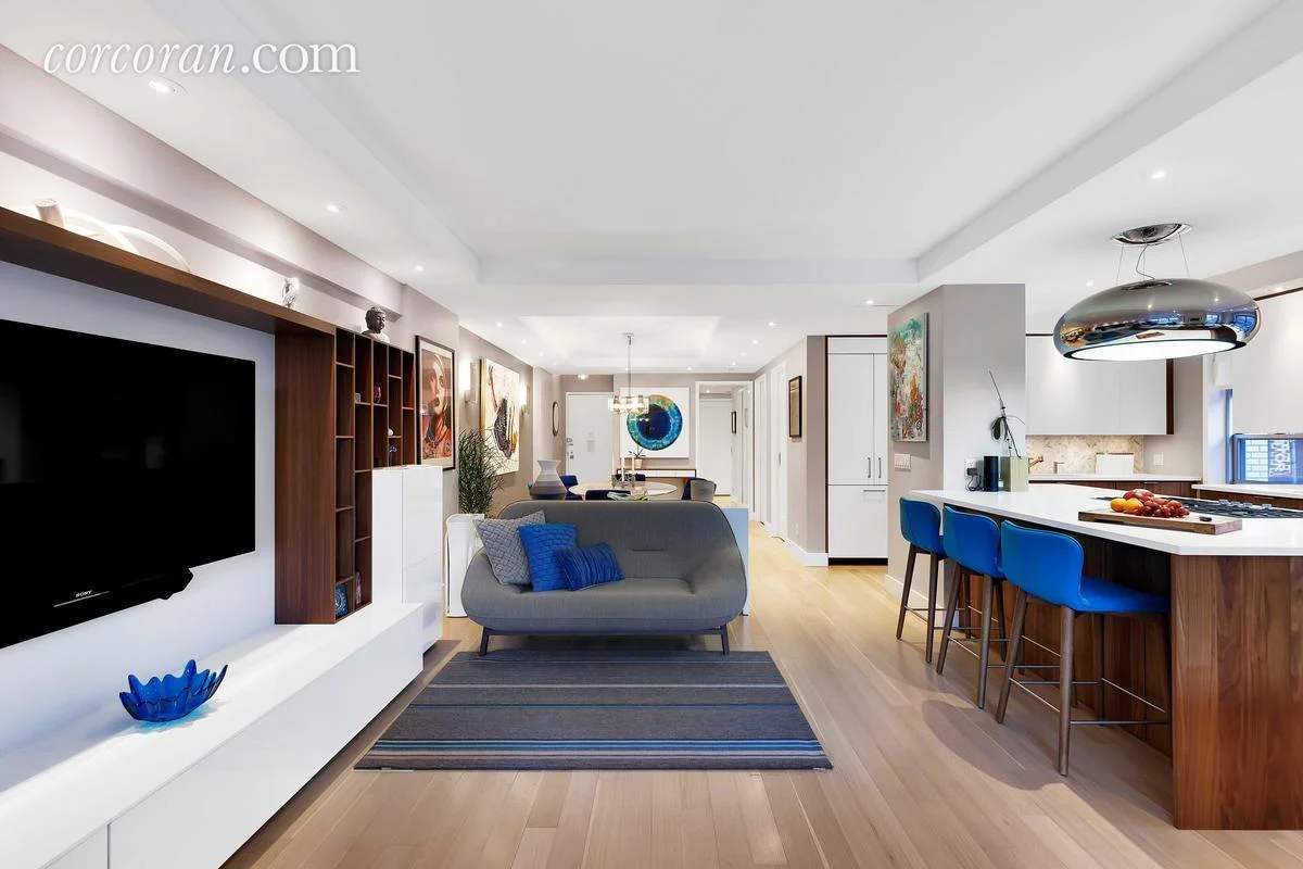70_East_10th_Street__3R_living_2.jpg