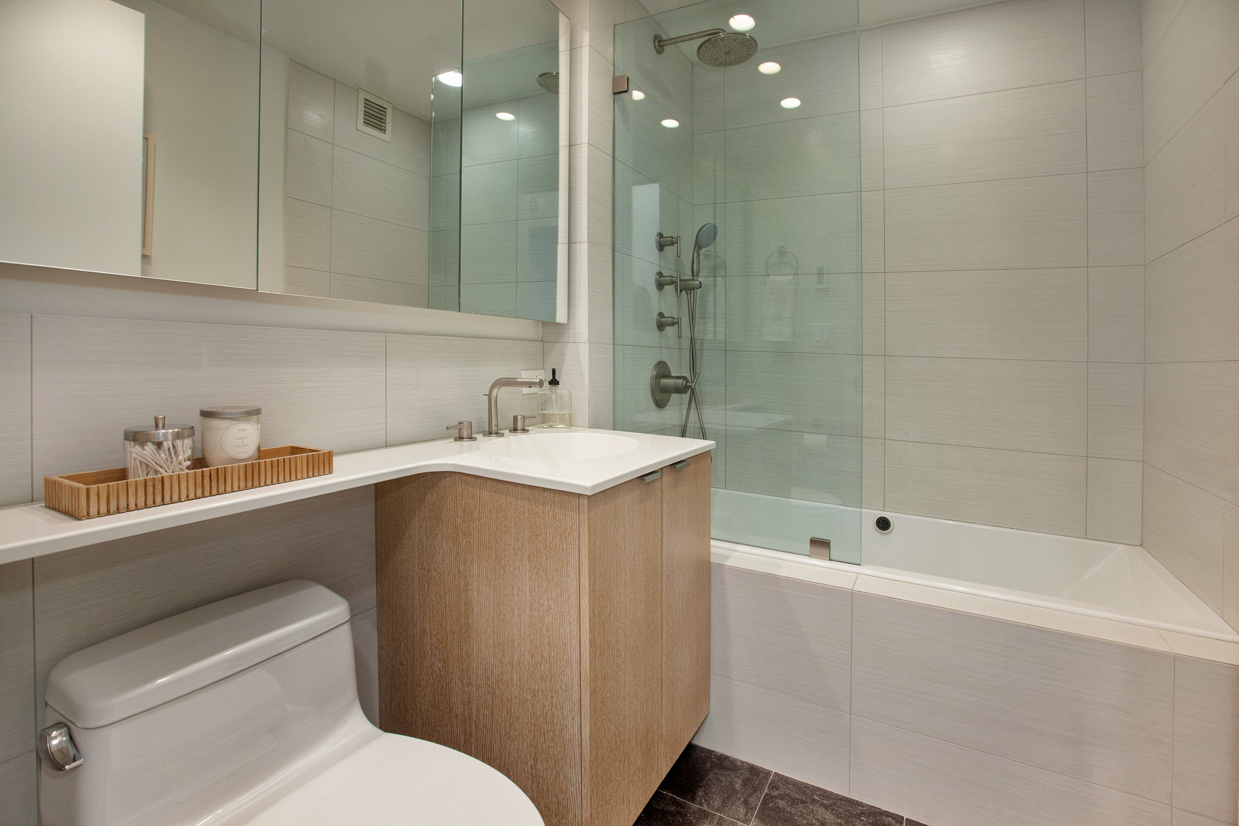 20170307-516w47thstn5h-ht_bath.jpg