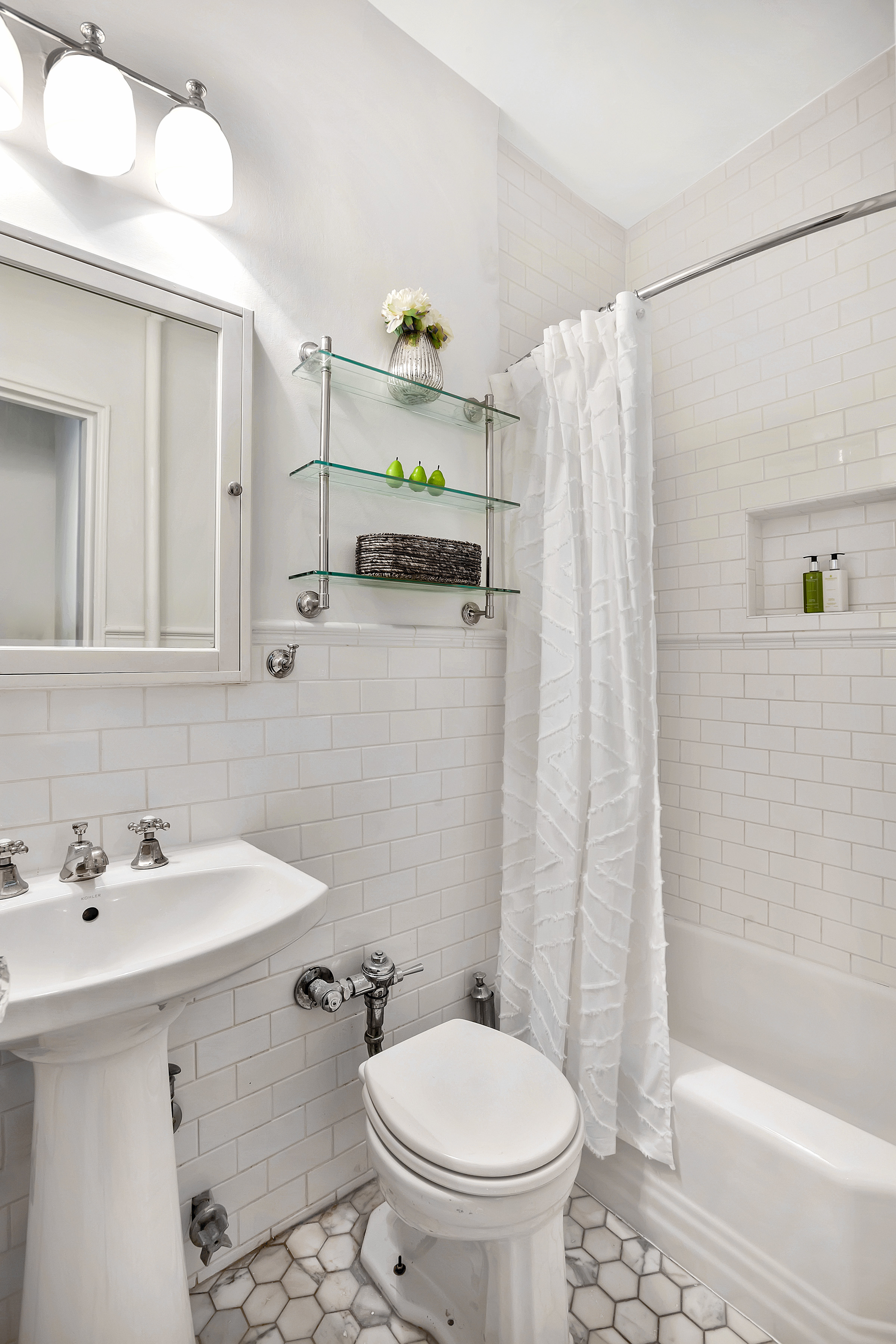 20170502-53w11thst1r-ht_bath.jpg