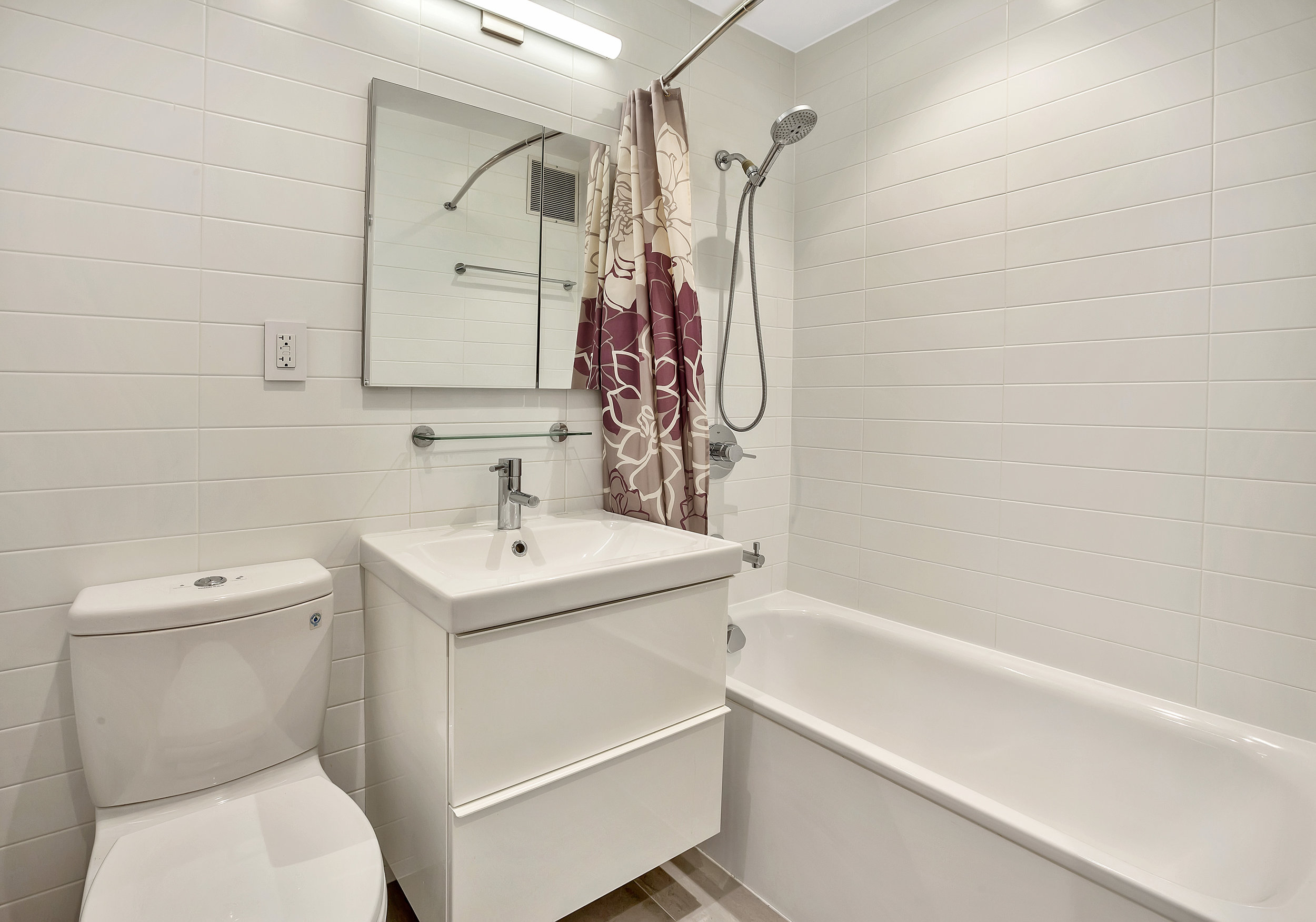 20170609-221e50thst6d-ht_bath.jpg