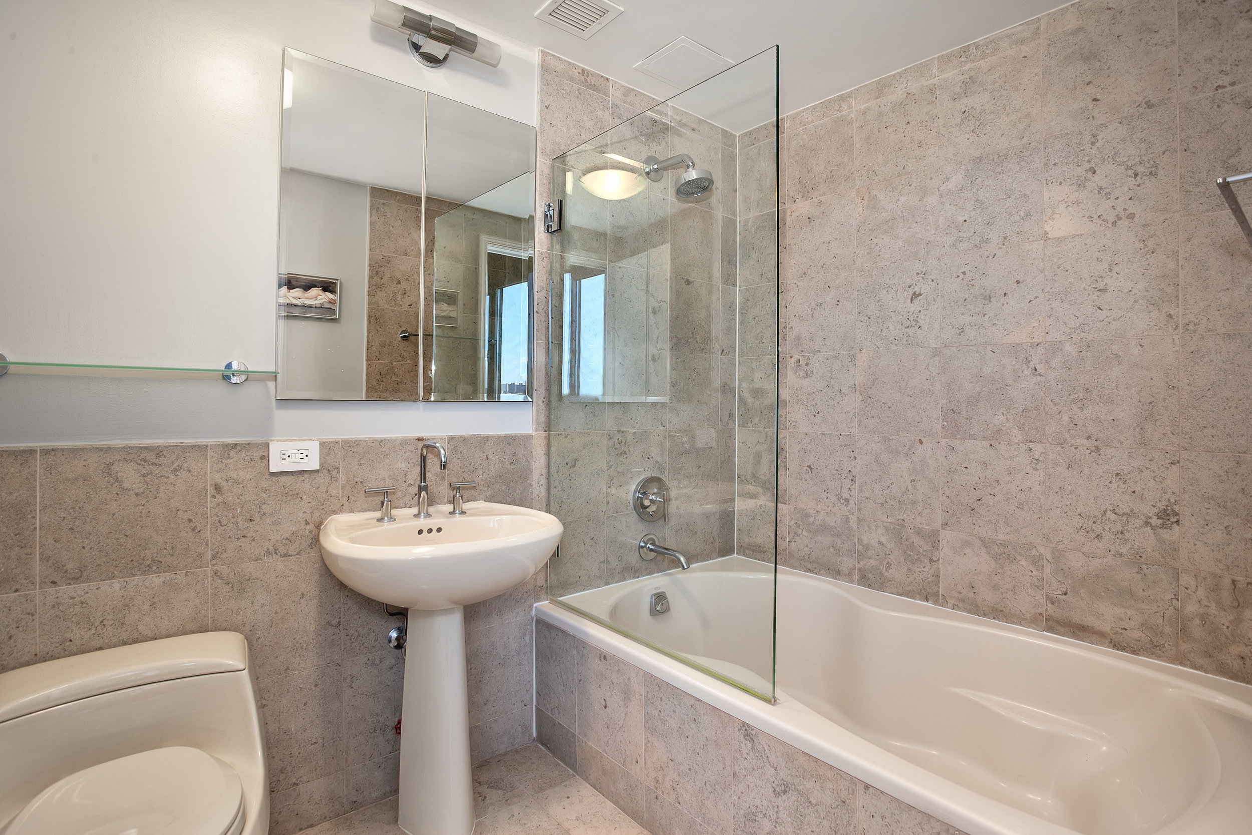 1485_5thave18a-bath.jpg