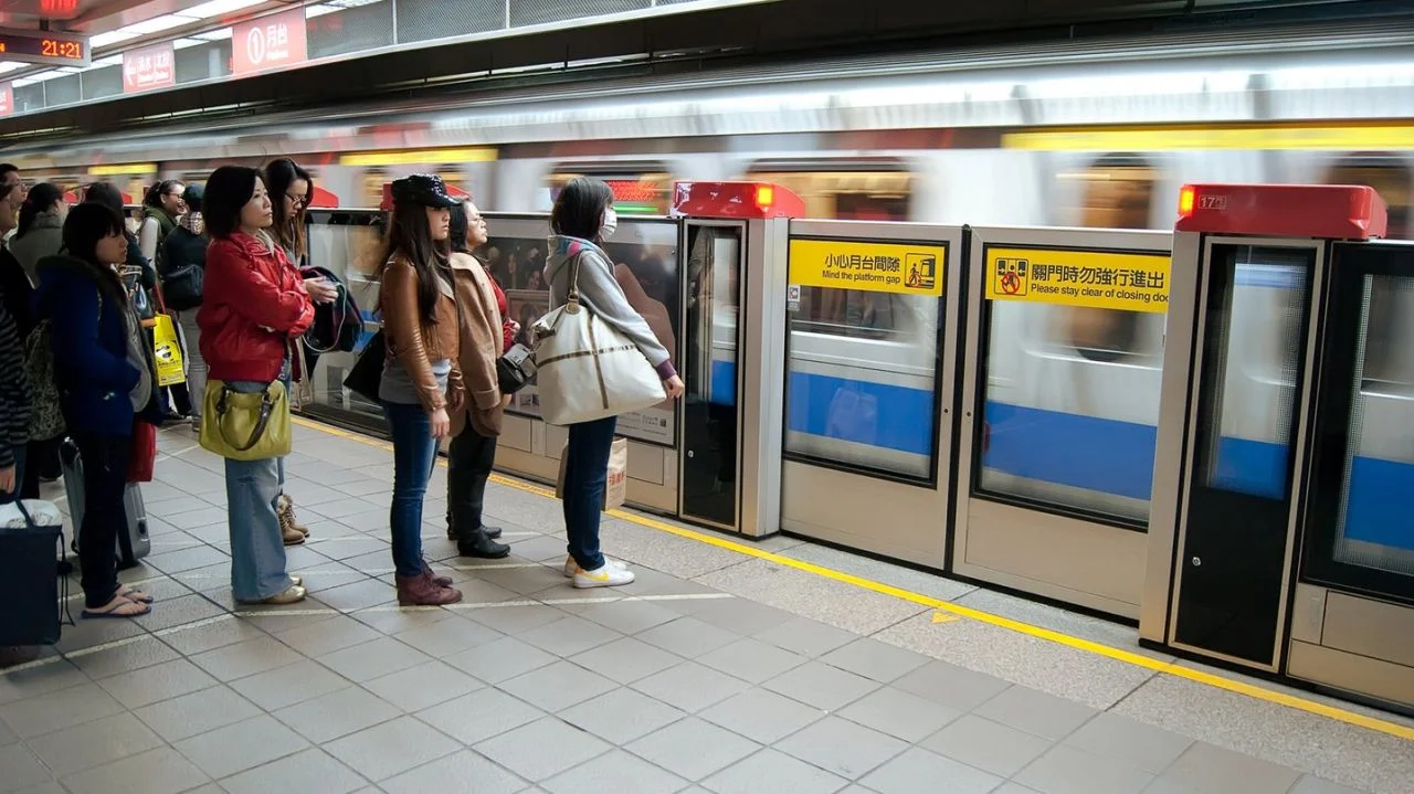 Subway Platform Doors Pilot Slated For L train Station
