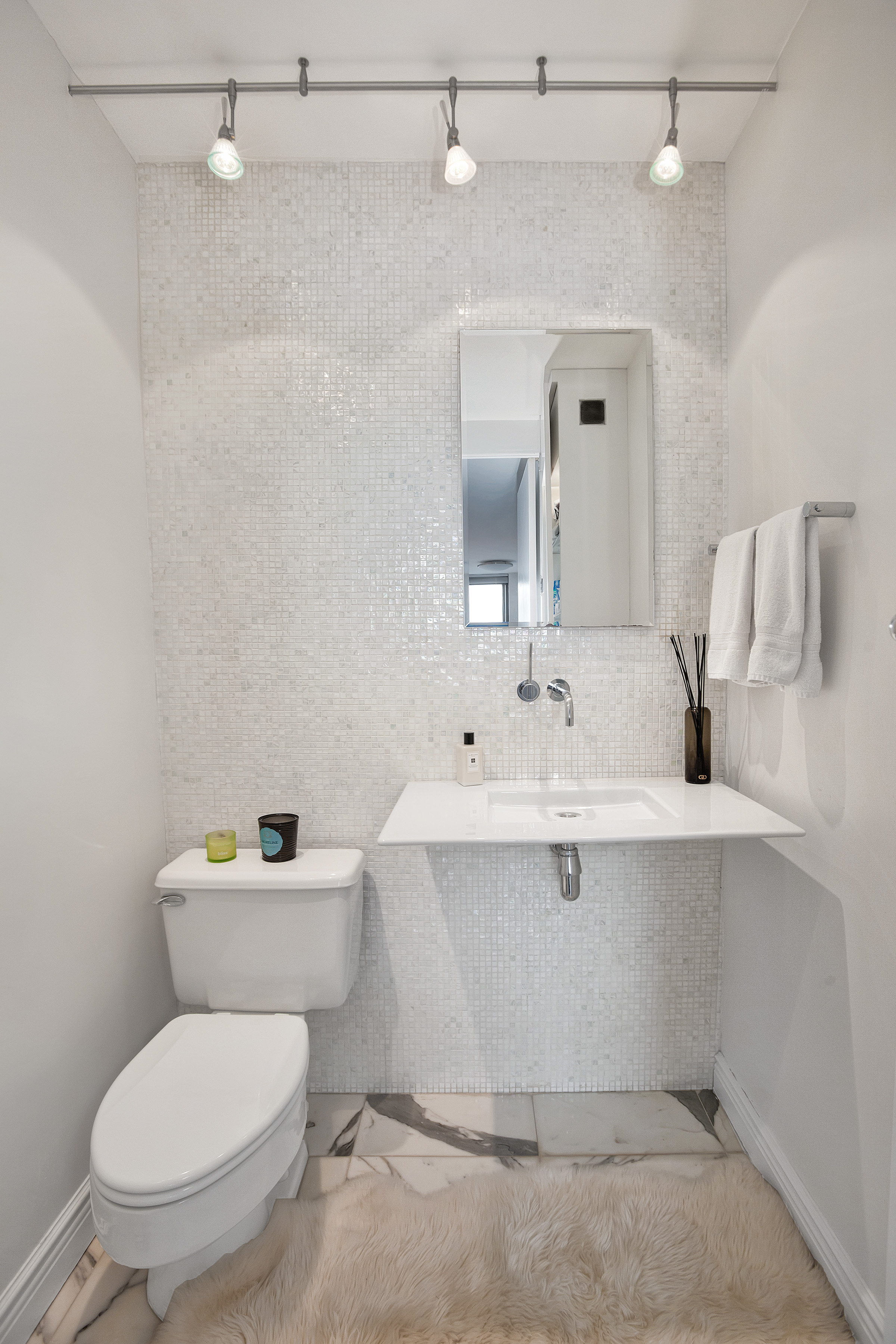 20180215_280pas24j-ht_halfbath.jpg