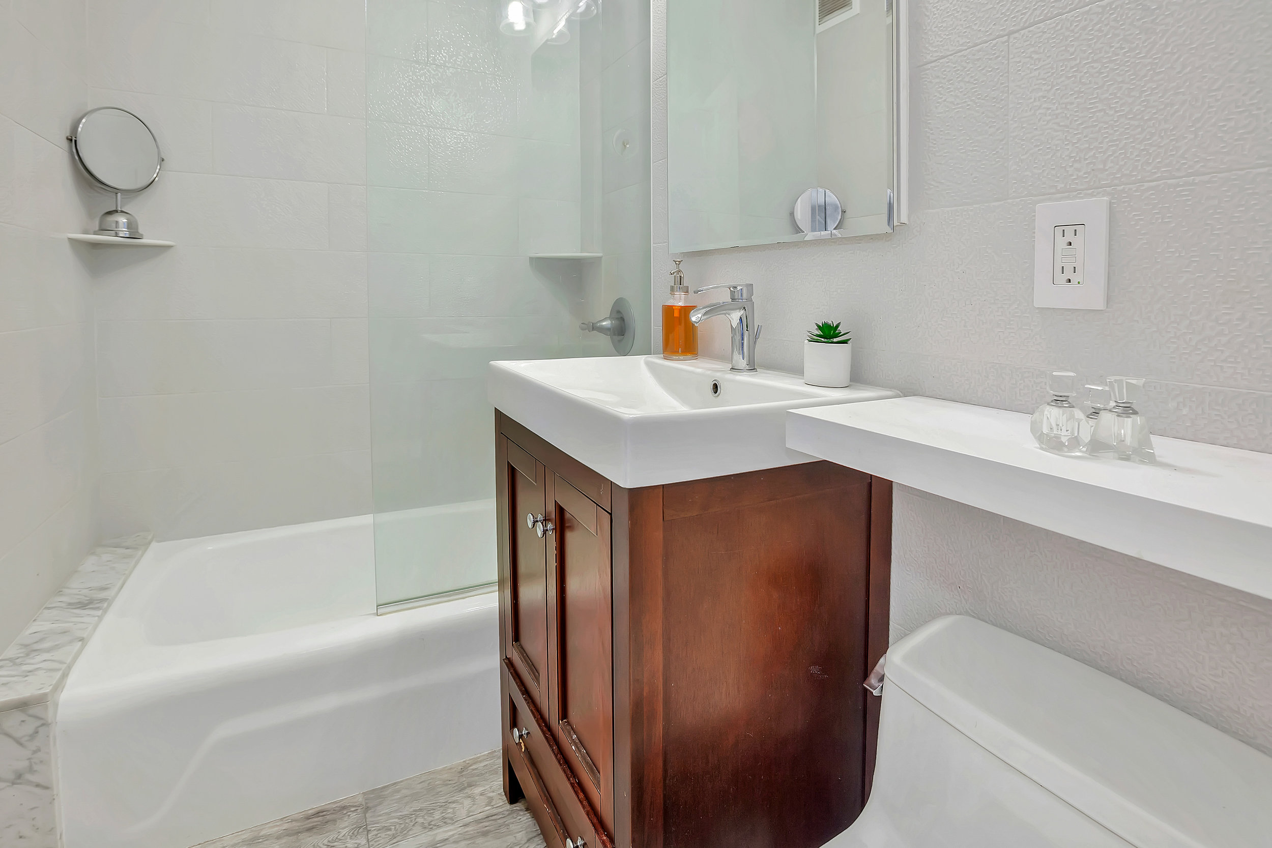 20180424_201e21stst10a-ht-bath.jpg