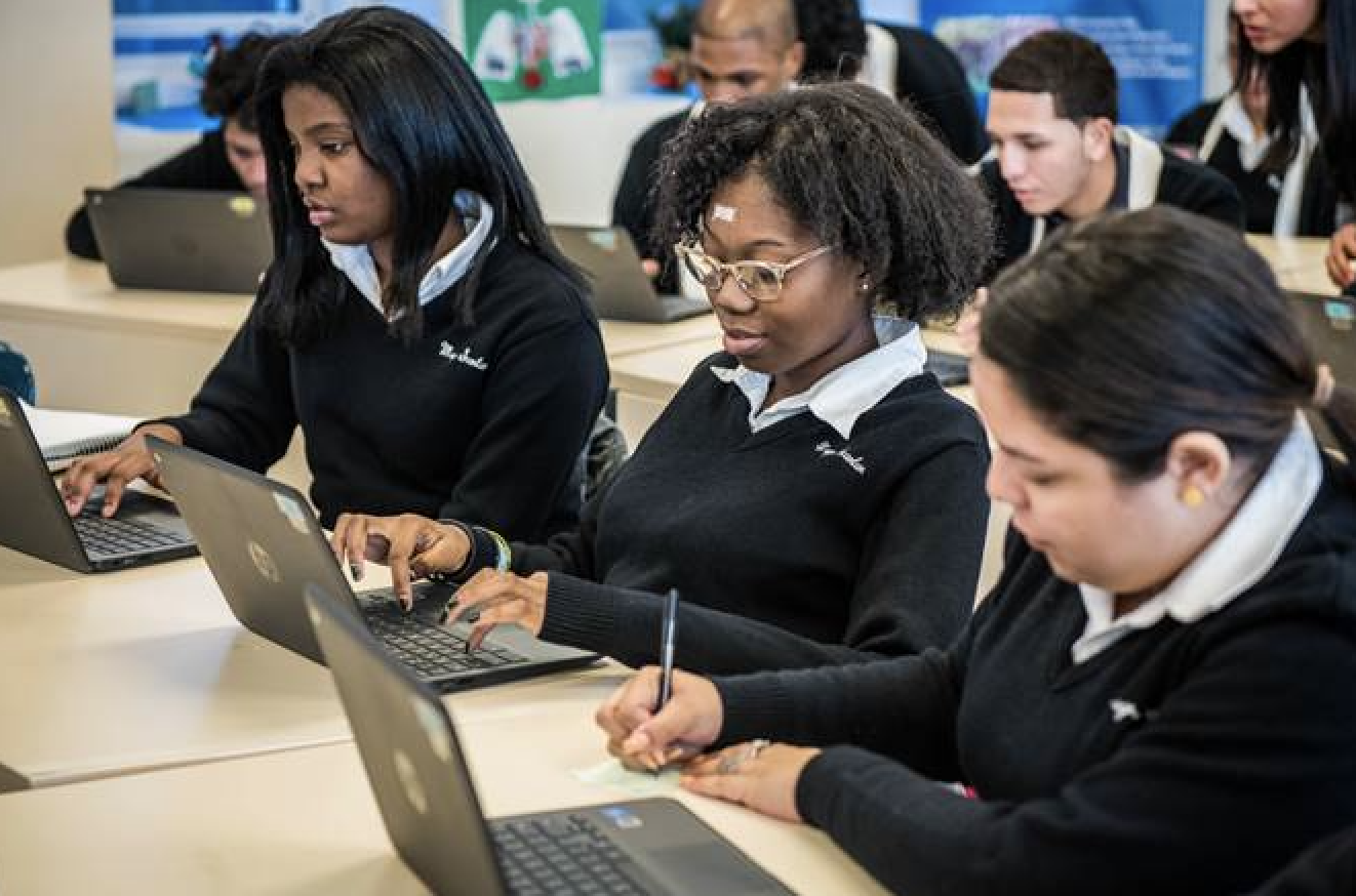 Amazon Will Fund Computer Science Classes At 130 NYC Schools