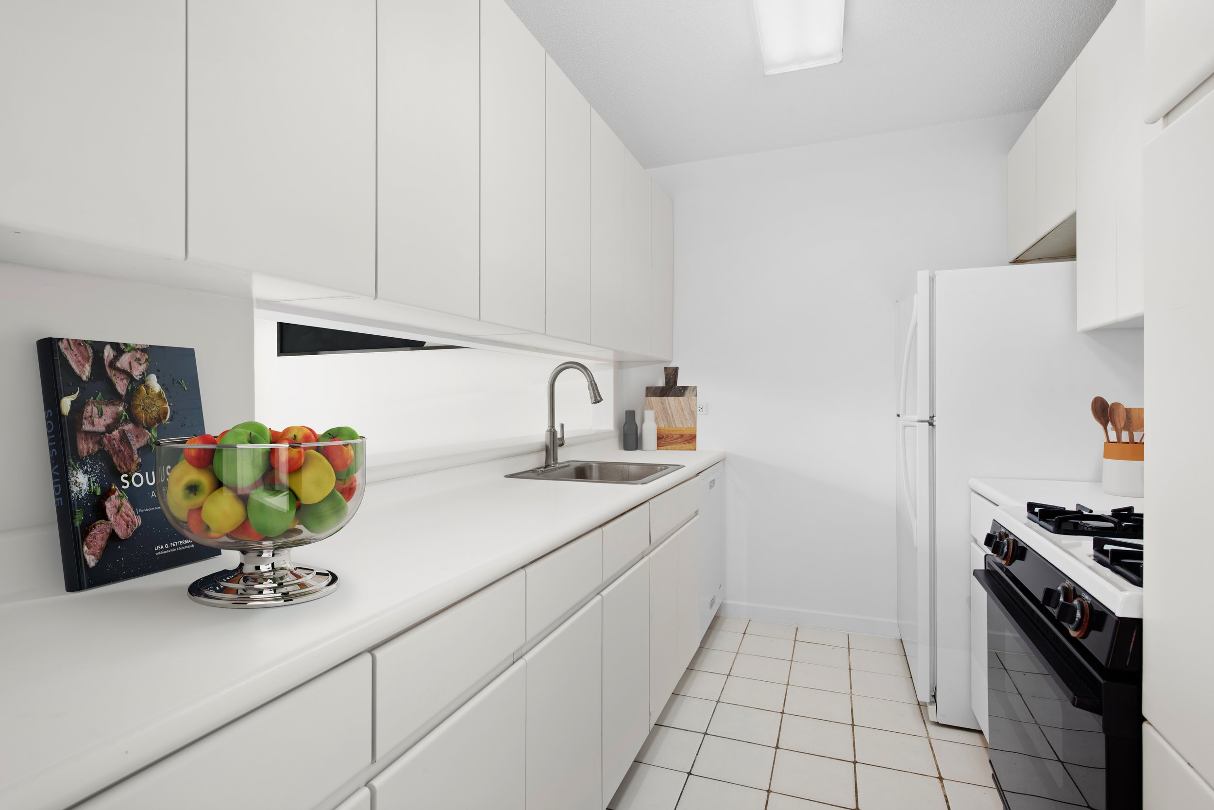 1441_3rd_Ave_#15A_Kitchen_Staged.jpg