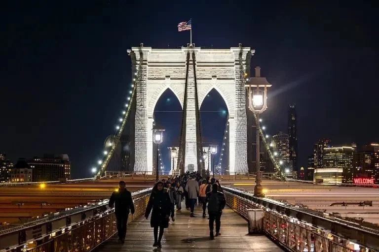 Brooklyn Bridge Towers Illuminated With New LED Lights