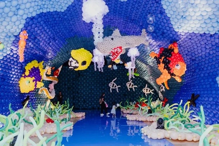 600,000+ Balloons Take Over Park Avenue Armory