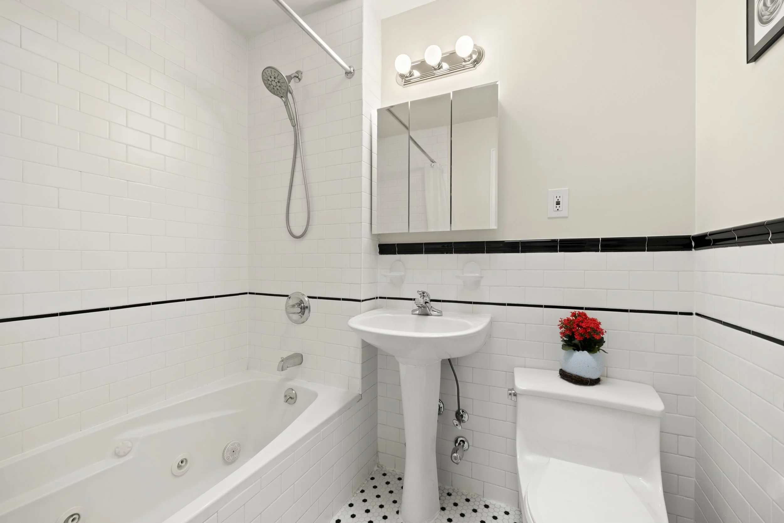 370 St Nicholas_02.jpg