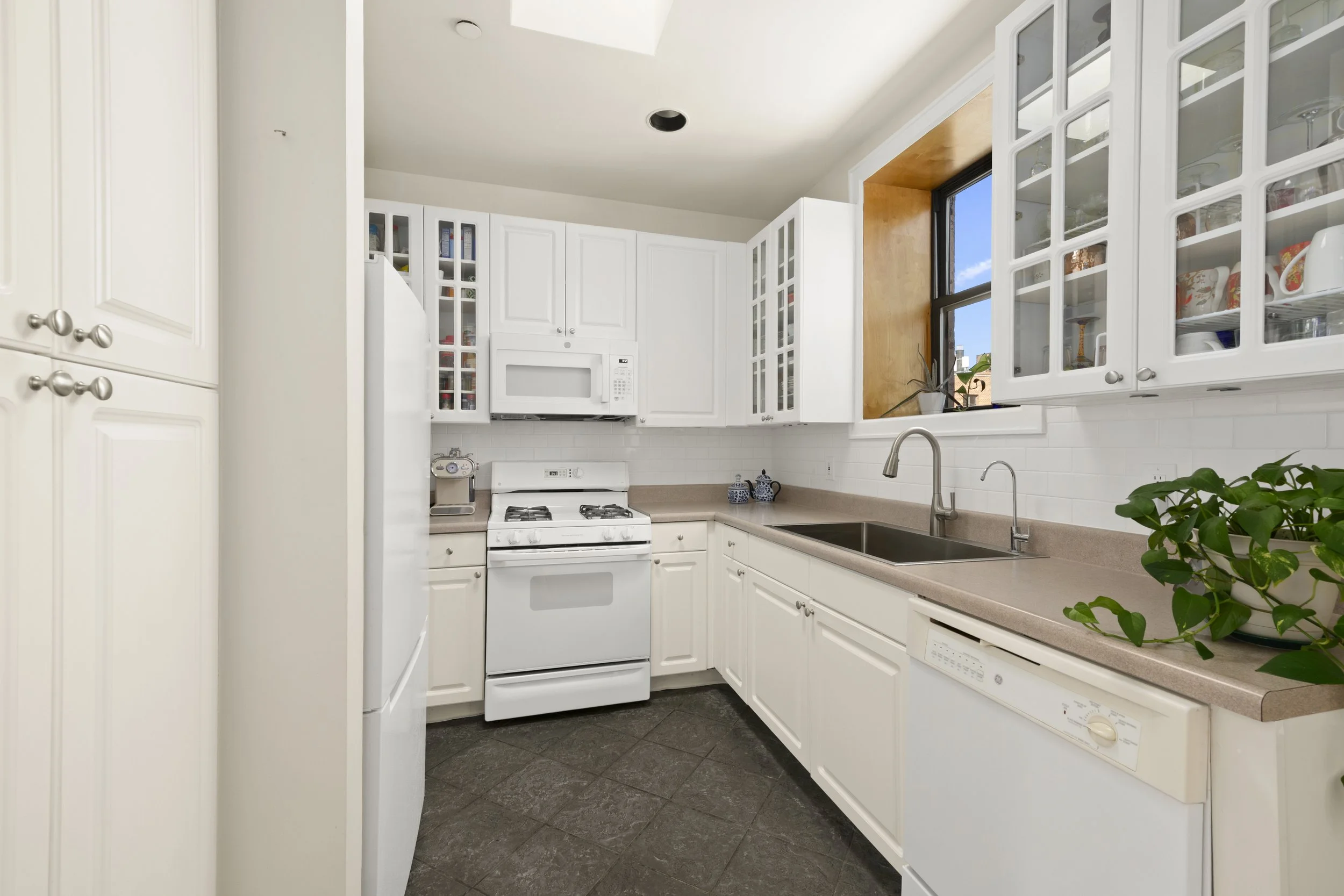 370 St Nicholas_08.jpg