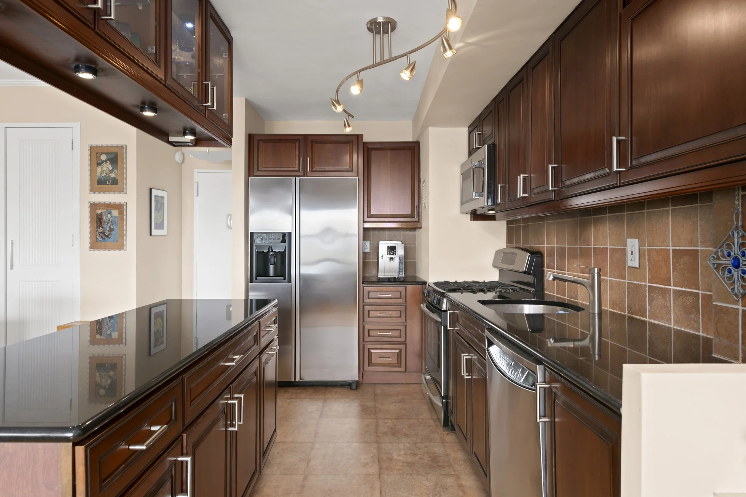 140 West End_03.jpg