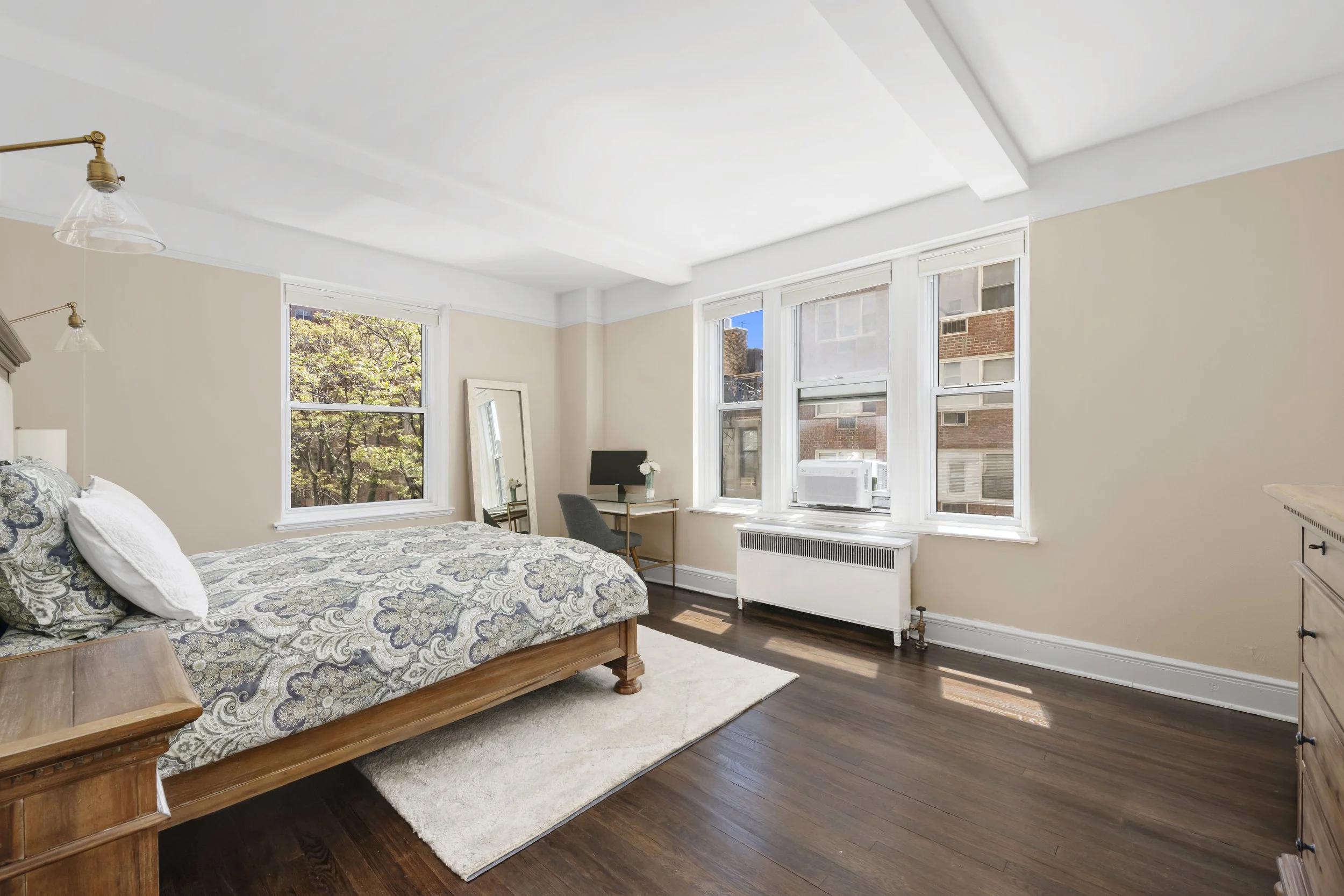 320 East 72_09.jpg