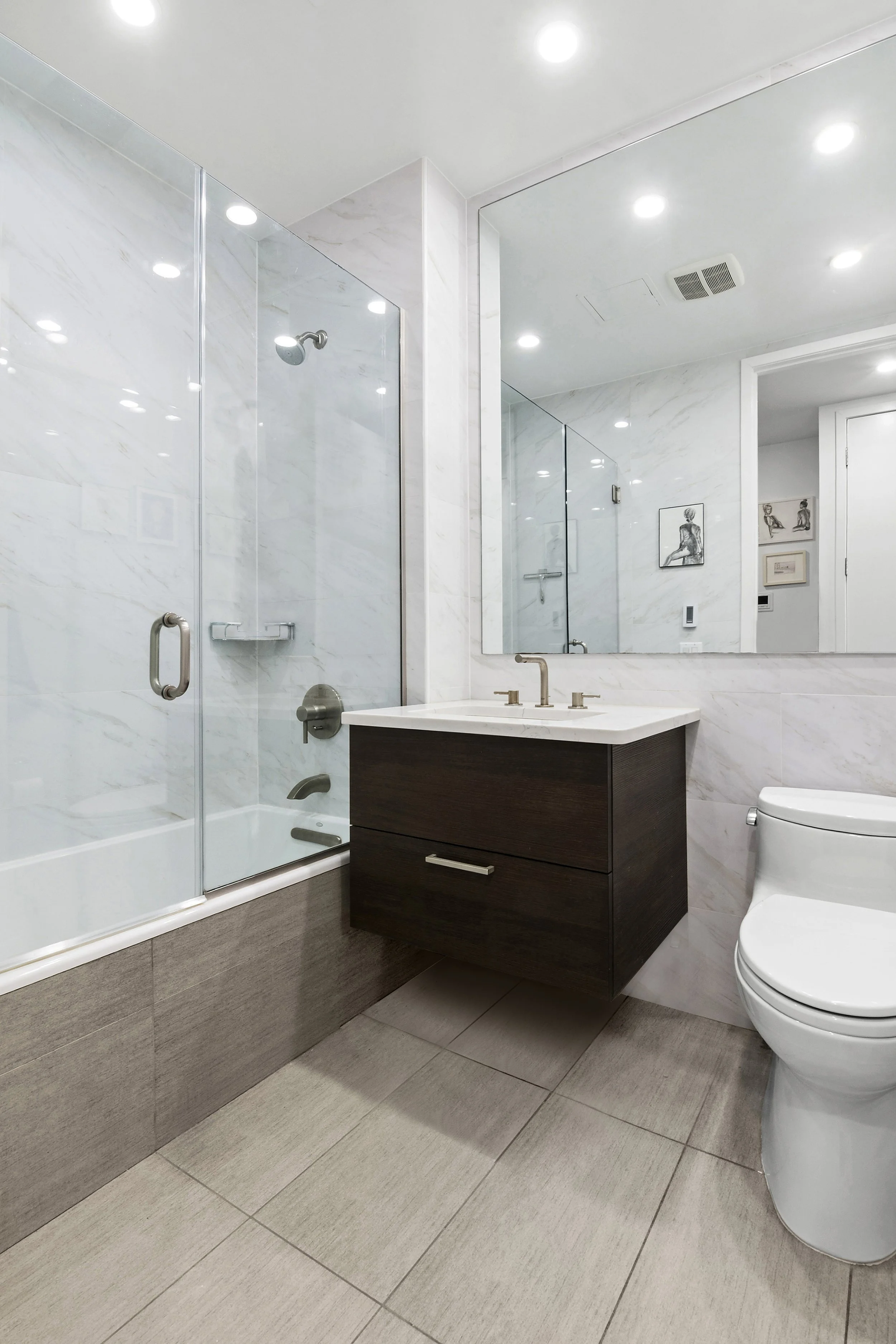 11_35_45th_Ave_#2H_Bathroom_Empty.jpg