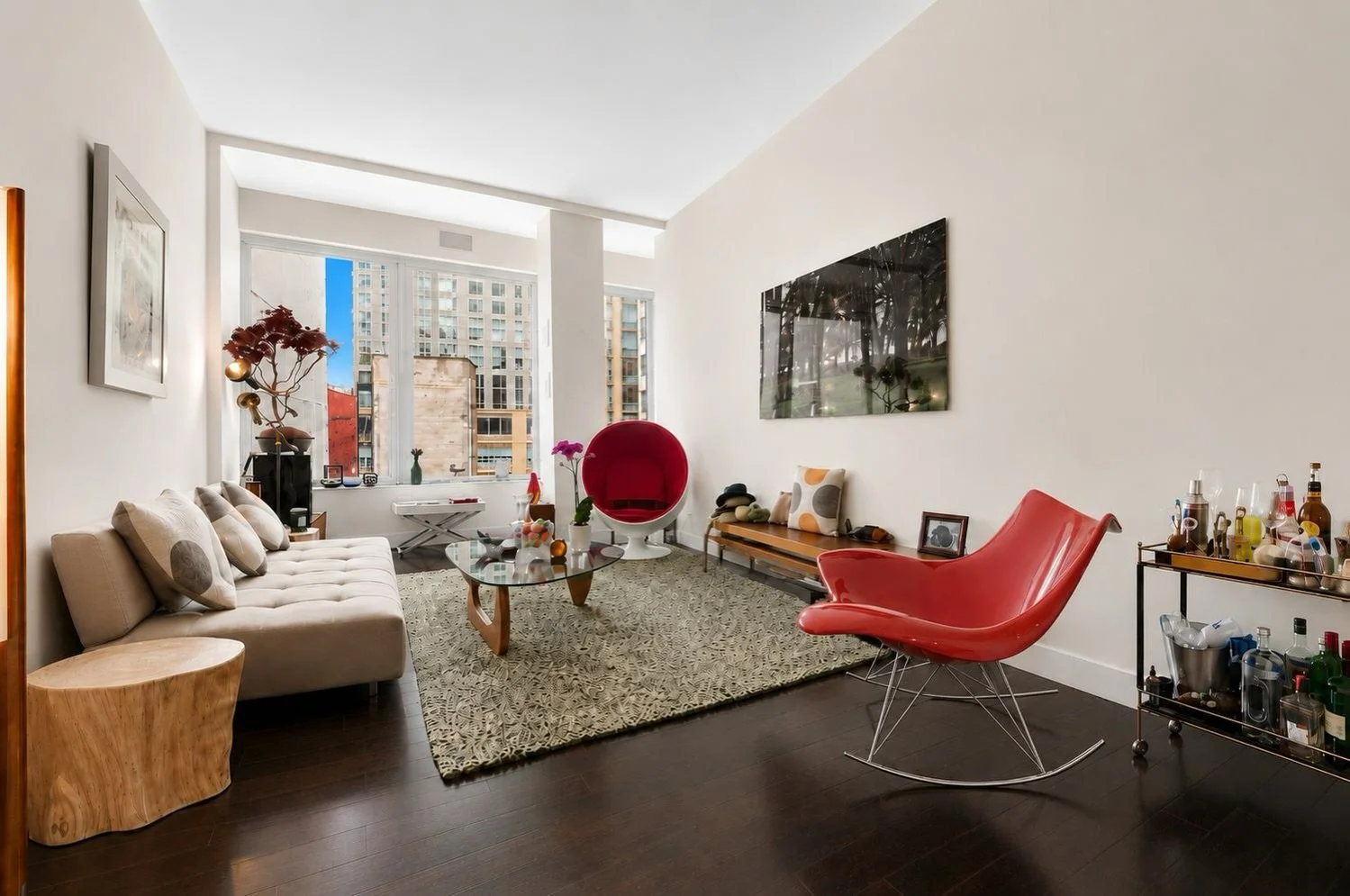 This isn&rsquo;t your typical New York apartment🗽

At 111 Fulton Street, you get Manhattan loft living at its finest: 1,885 square feet of thoughtful design, three full bathrooms, flexible spaces that work as hard as you do, and a kitchen outfitted 