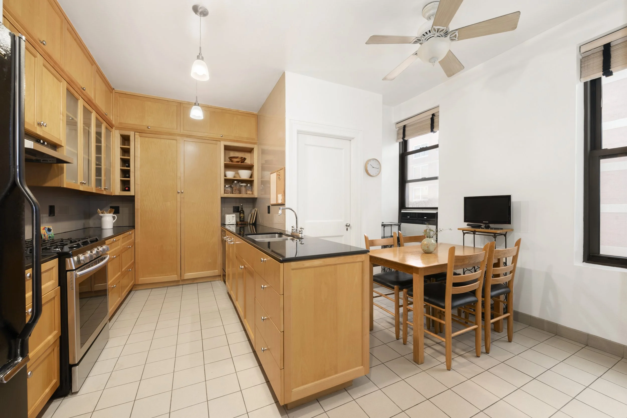 251 West 89th St_01.jpg