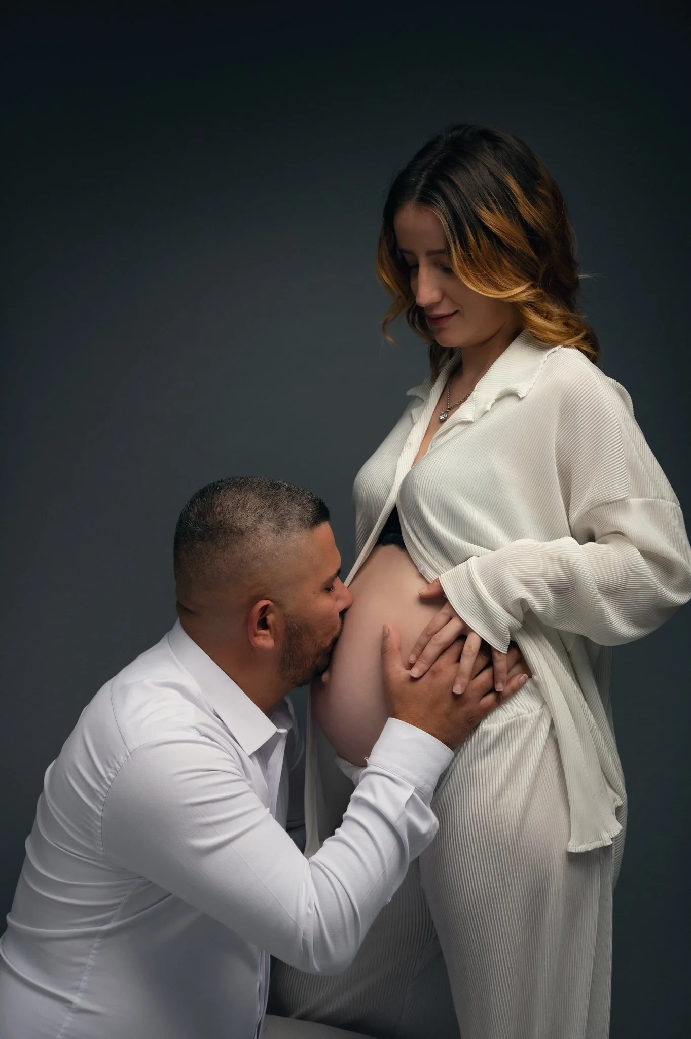 Pregnand shoot-270-Edit-Exposure.jpg
