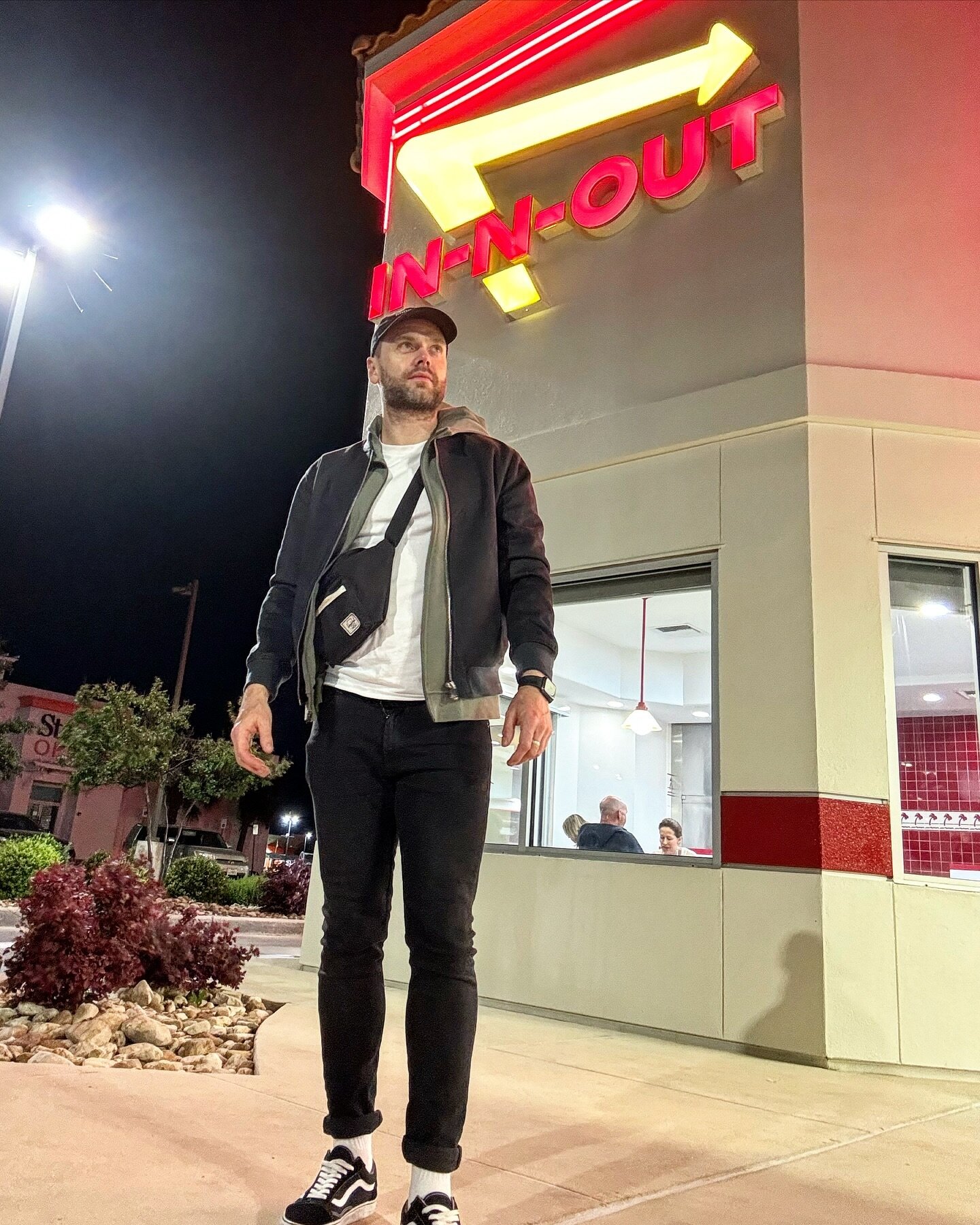 18 hour travel day&hellip; probably should head straight to the hotel and sleep&hellip; 

Naaaaa

@innout 

#inandout #inandoutburger #texas #sanantonio #pfl