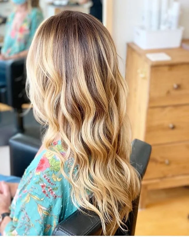 Beautiful warm balayage for @mammymich 💛 @summervenable_hair killin the blend.... Haven Blue Salon
|805|460-9557|
6025 Palma Ave 
Atascadero CA 93422

#havenbluesalon #atascaderosalon #805 #805hairstylist #slolife #slocountyhair #centralcoasthair #k