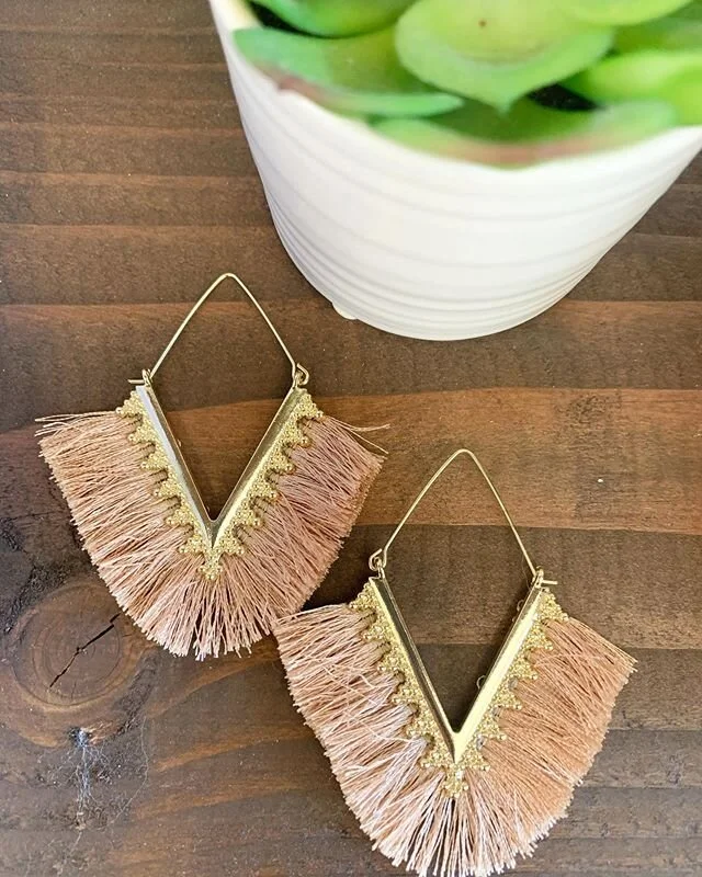 The Mamasita&rsquo;s. More colors available. |$18|

Haven Blue Salon
|805|460-9557|
6025 Palma Ave 
Atascadero CA 93422

#havenbluesalon #atascaderosalon #805 #805hairstylist #slolife #slocountyhair #dowtownatascaderosalon #centralcoasthair #kemoncul