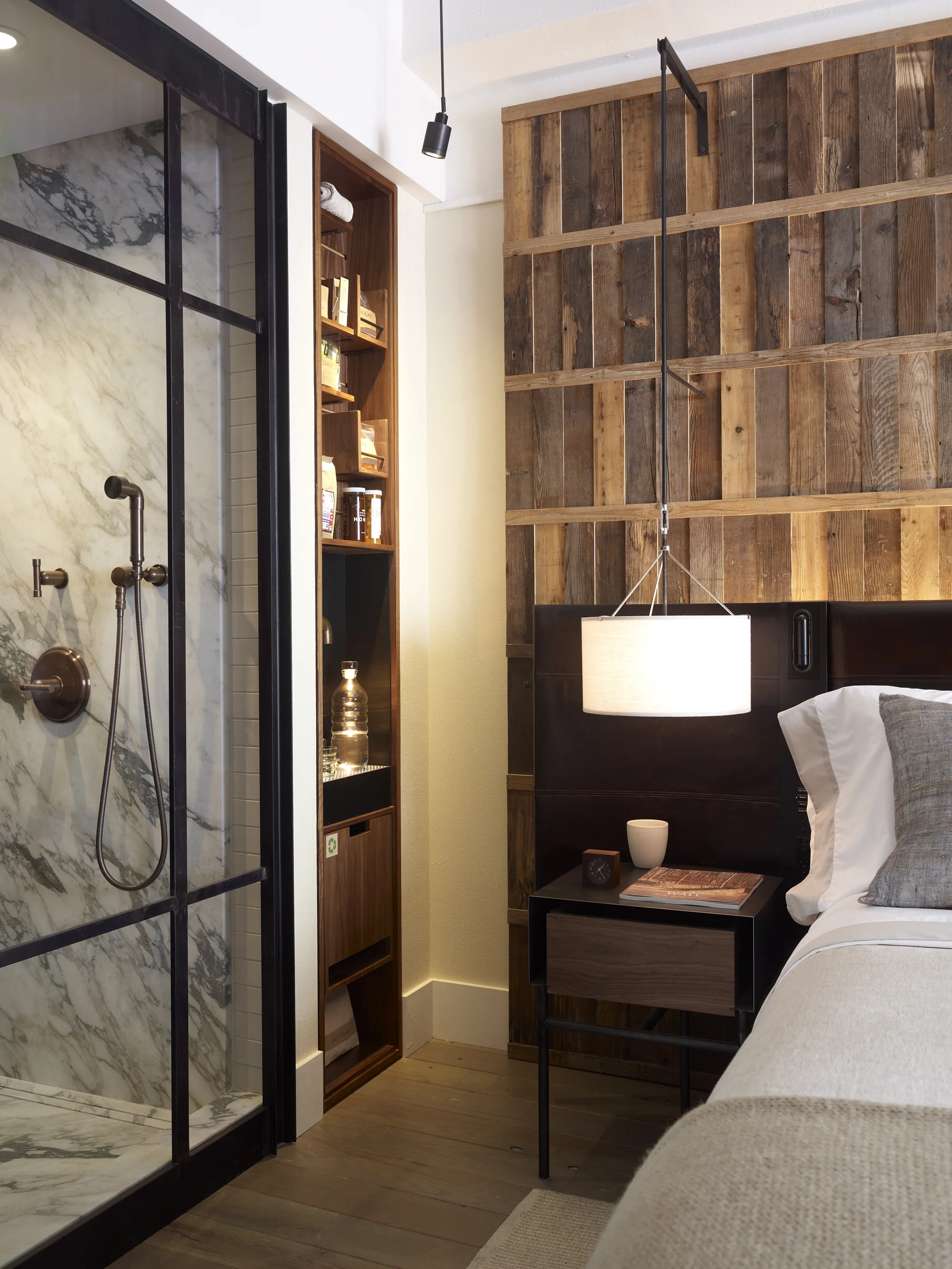 2012_06_14 1 Hotel B 32584R.jpg