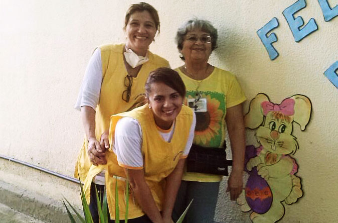 Voluntários na comemoração de Páscoa