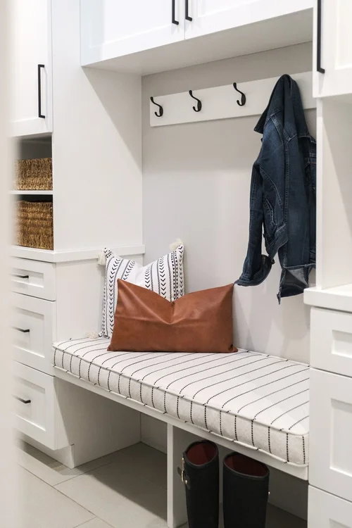 Contemporary Entryway Storage Furniture Tips: Stylish Solutions for Clutter-Free Homes