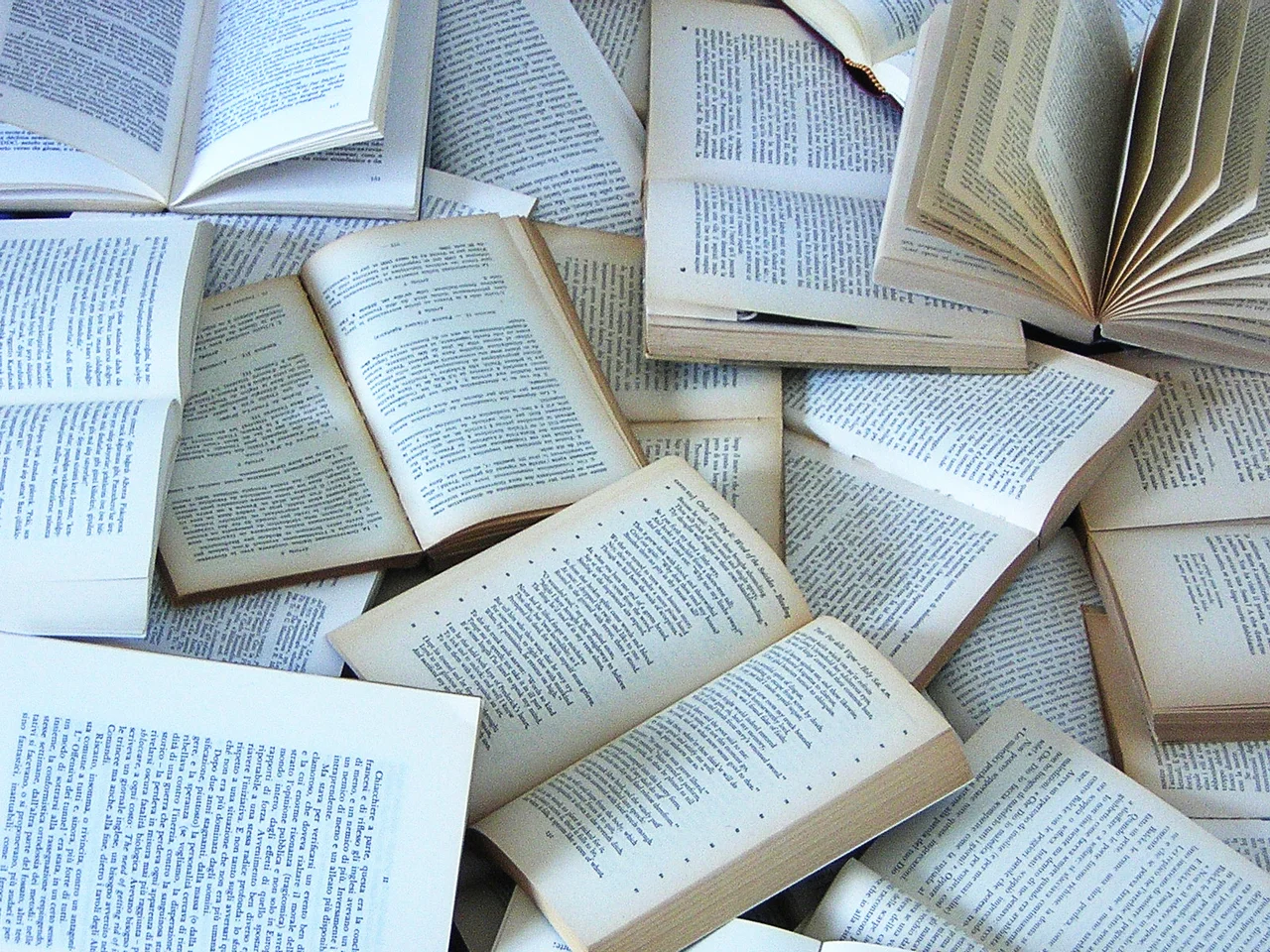 books-1478715-1280x960.jpg