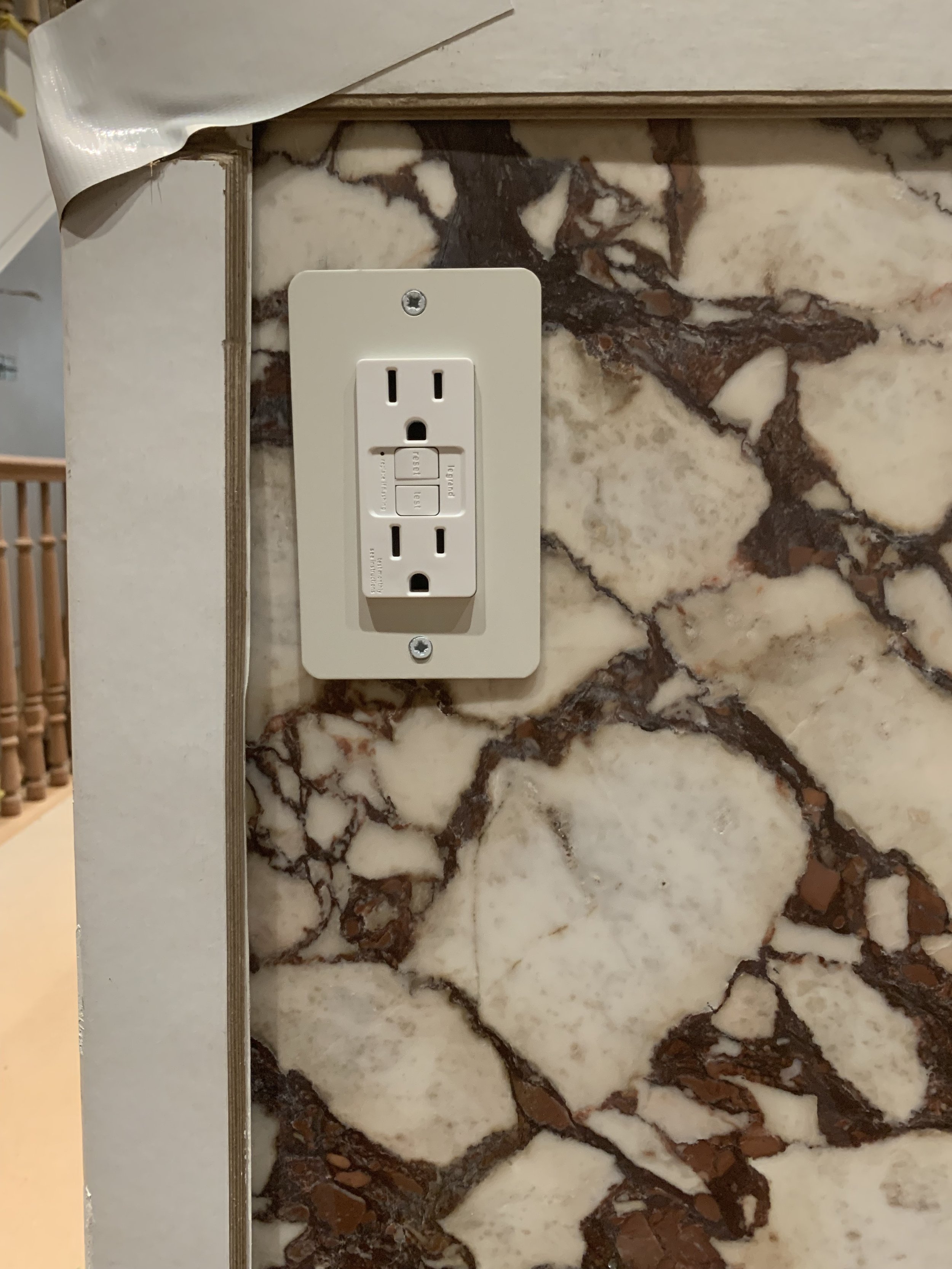 renderwd marble on outlet/before, 2023