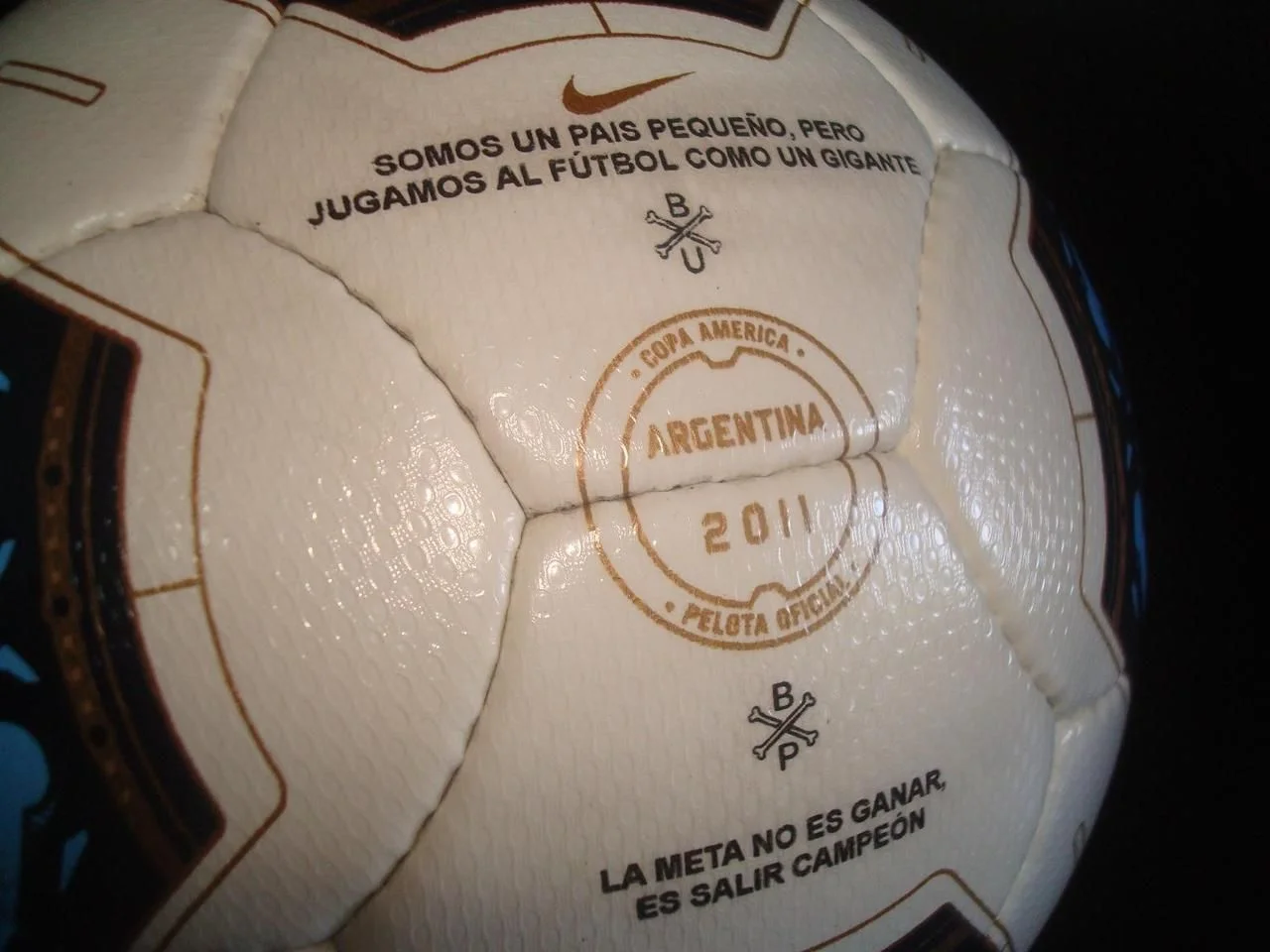 Fans were given the option to come up with their own headlines in support of their national team. The lines that got the most likes were then imprinted on the game balls for the following match.