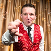 Auctioneer Greg Quiroga. Click here for a catalog-ready image .