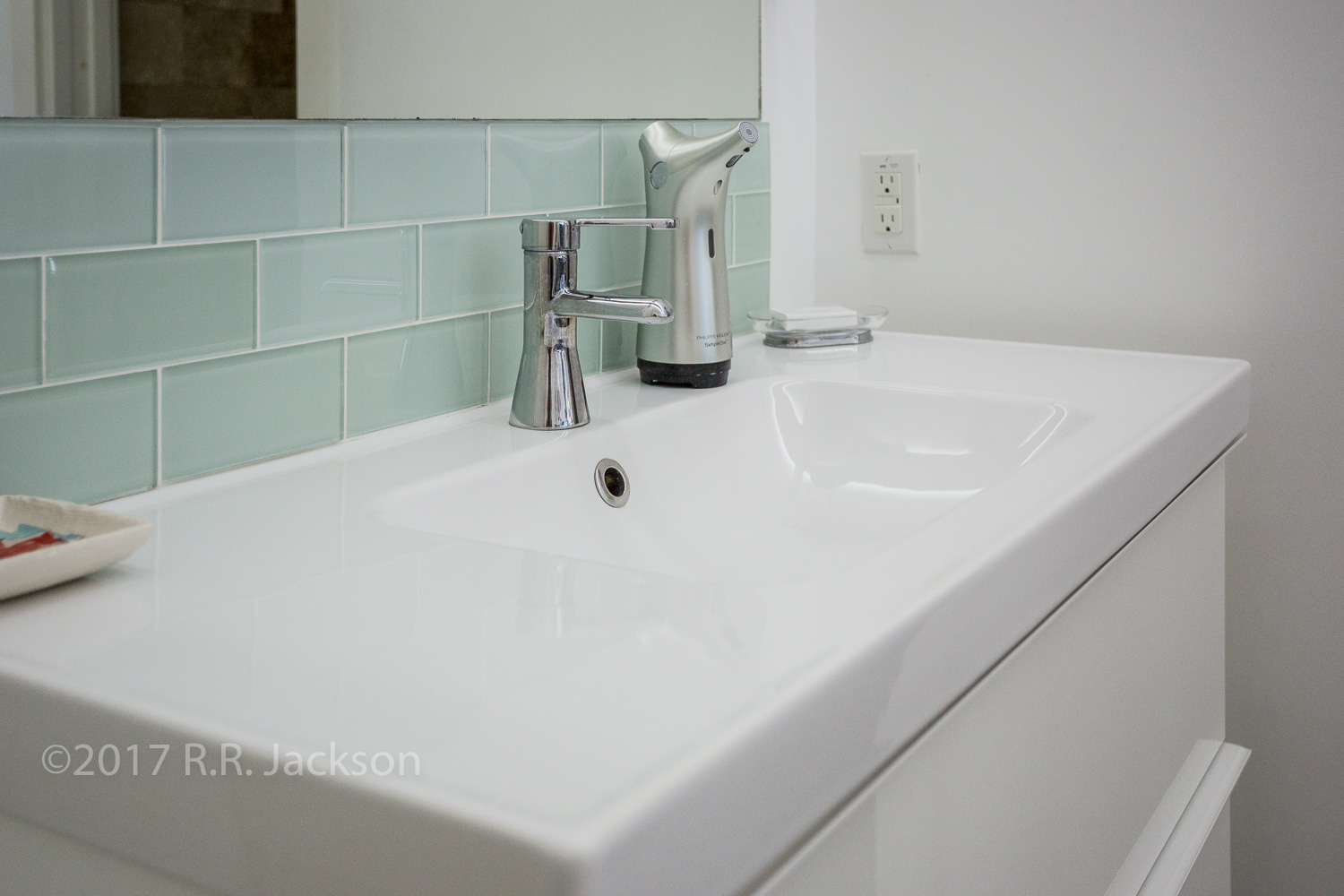 Bath vanity