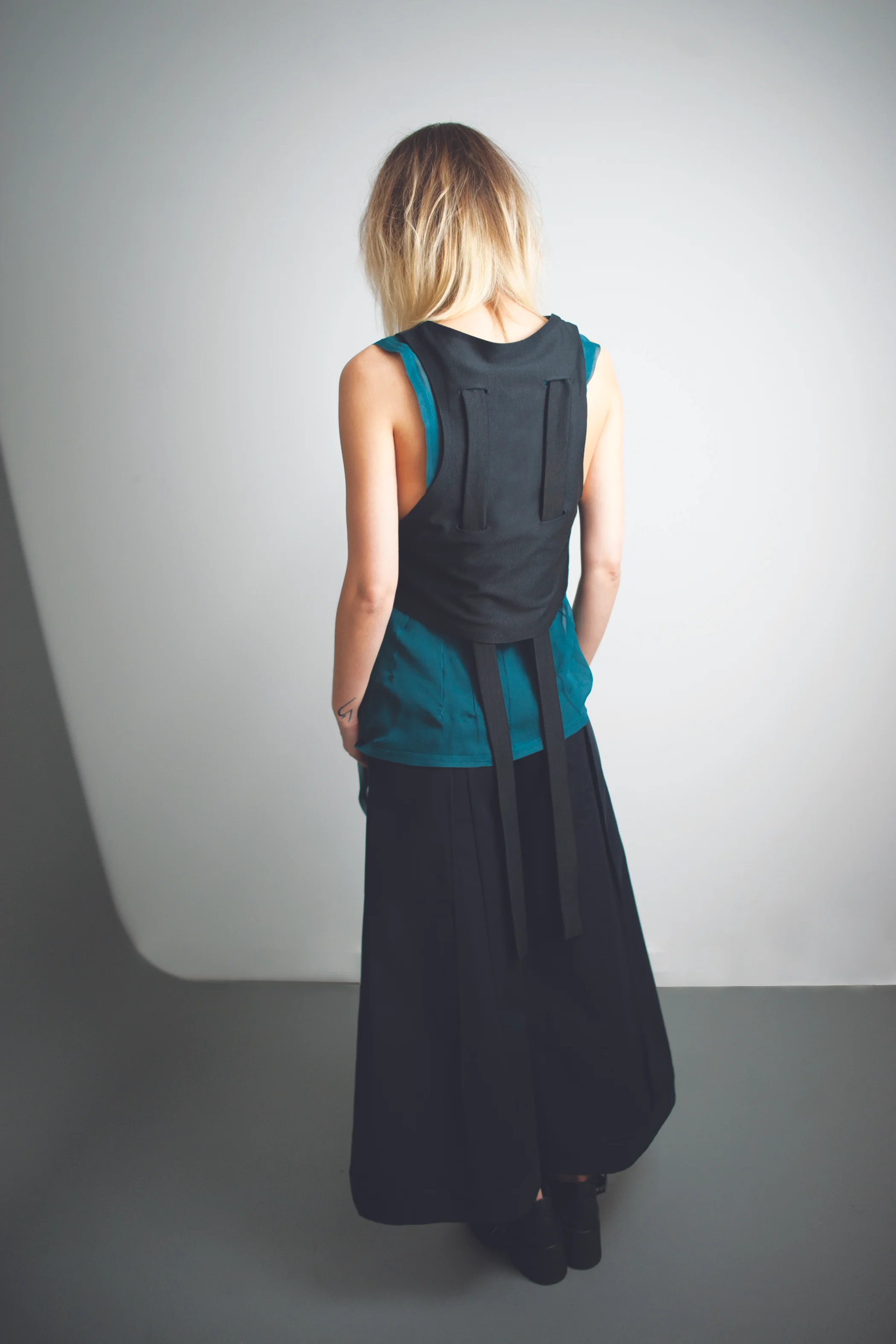 Look9-Back.jpg