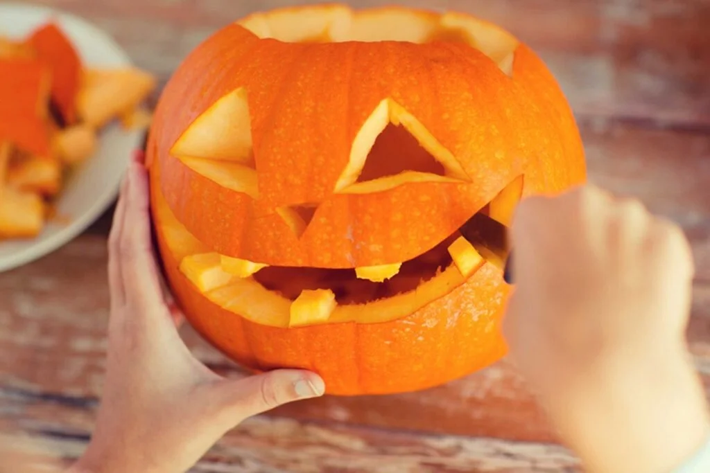 01_this_is_how_to_make_your_carved_pumpkin_last_longer_dolgachov-1024x683.jpg