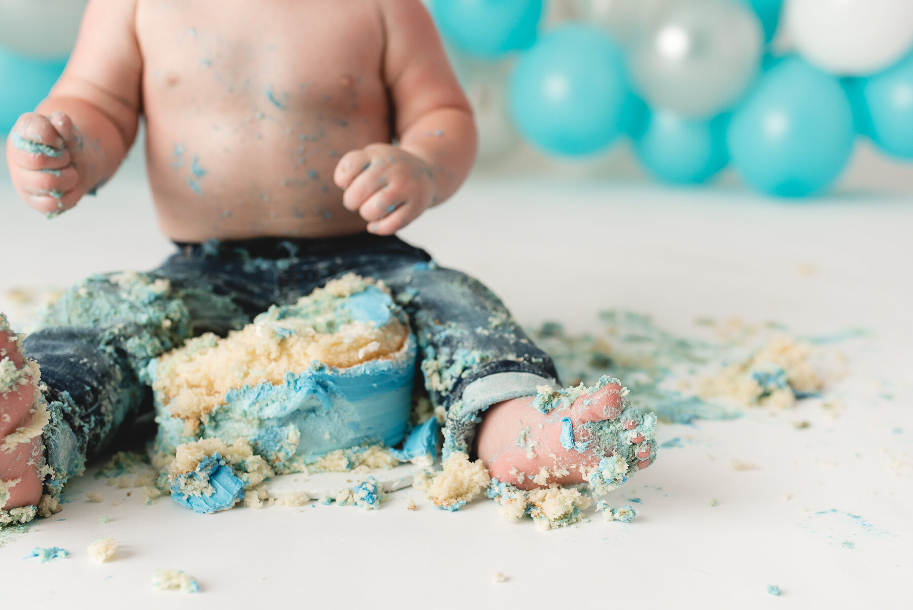 Buffalo Family maternity cake smash newborn Photographer-19.jpg