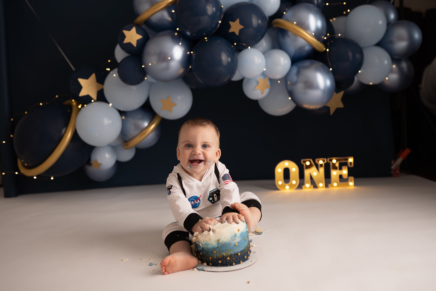 Buffalo Family maternity cake smash newborn Photographer-4 8.jpg